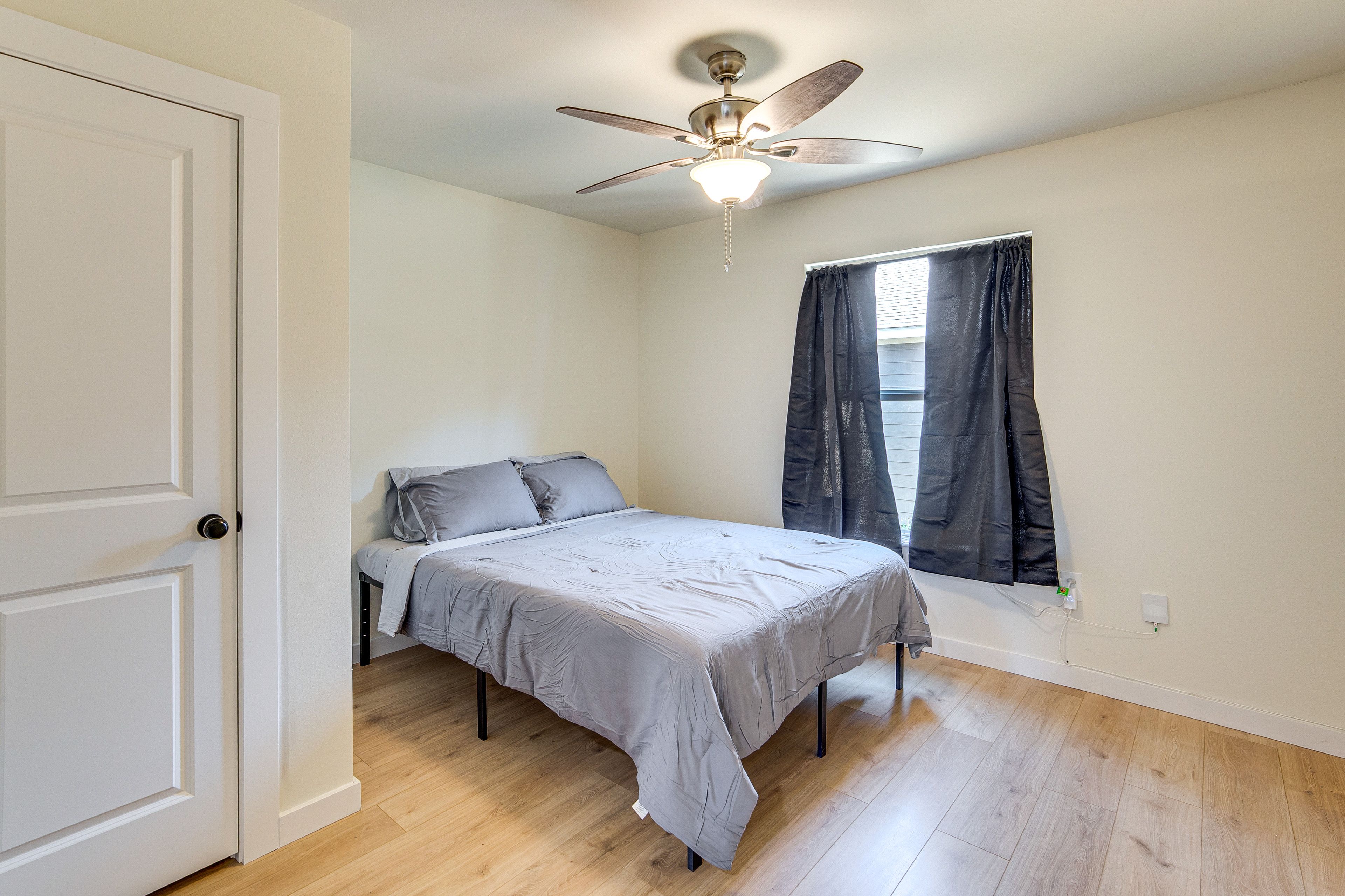 Bedroom 2 | Queen Bed