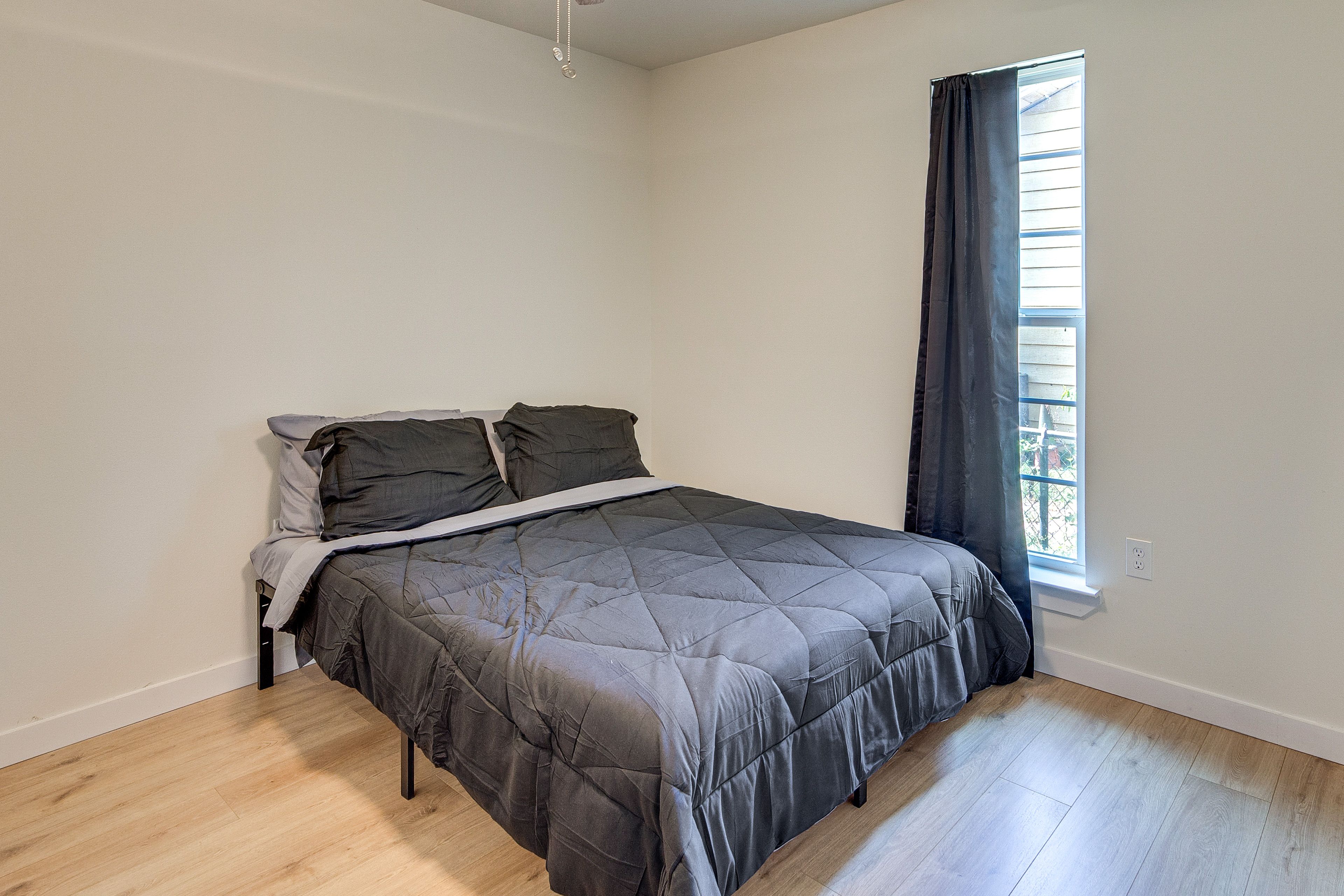 Bedroom 3 | Queen Bed