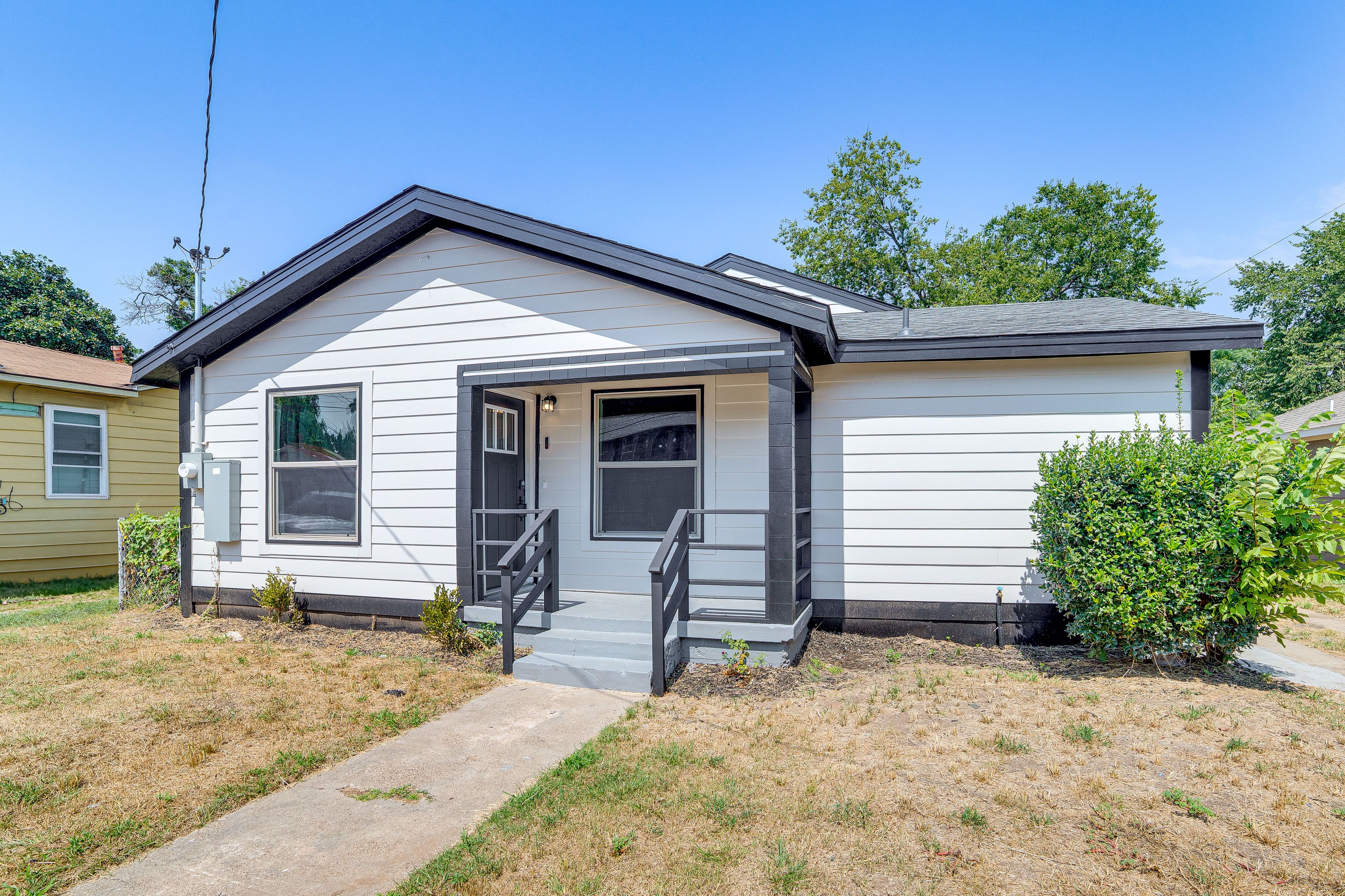 Dallas Vacation Rental | 4BR | 2BA | 1,250 Sq Ft | 4 Steps to Access