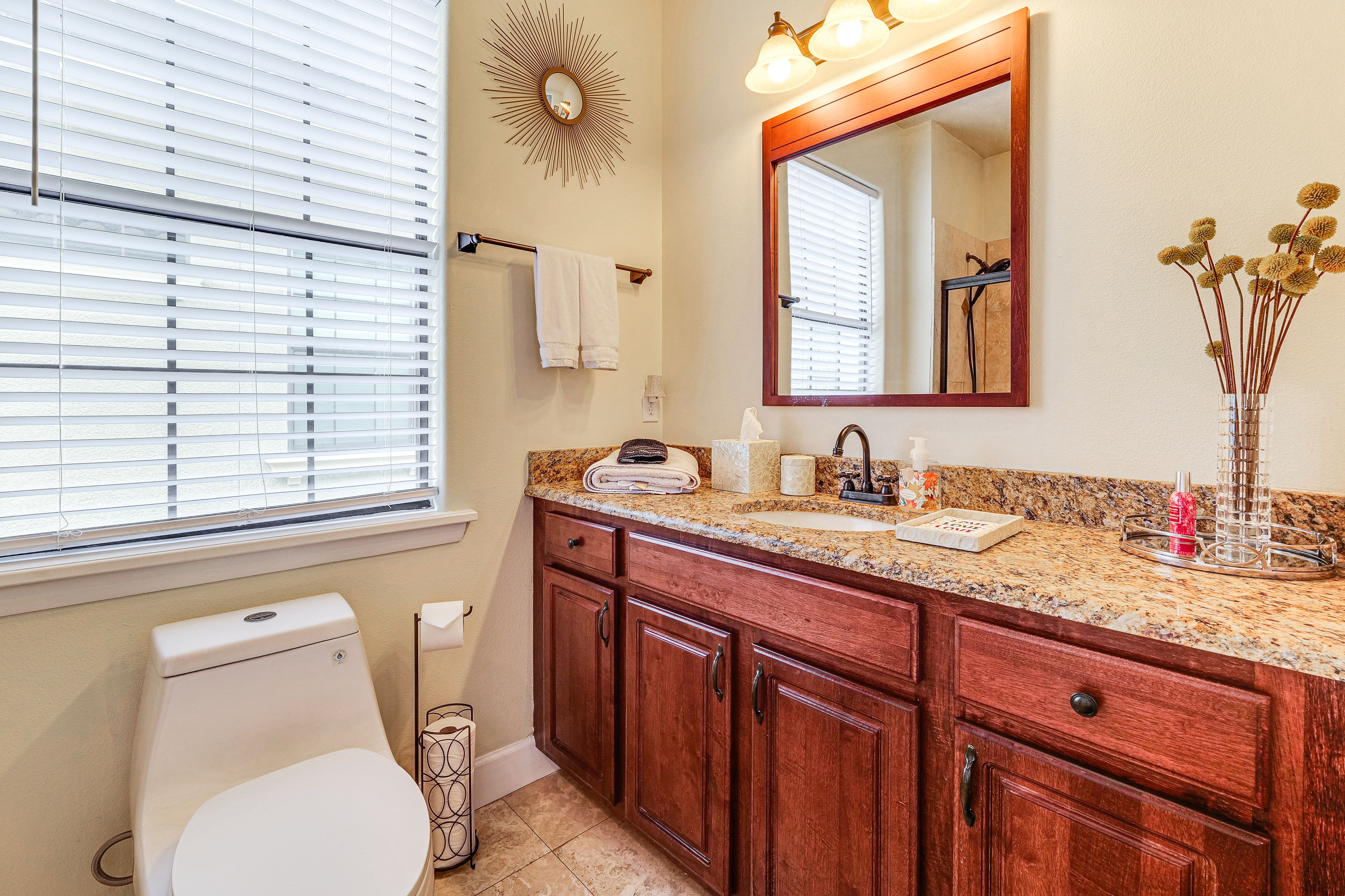 Full Bathroom | 2nd Floor