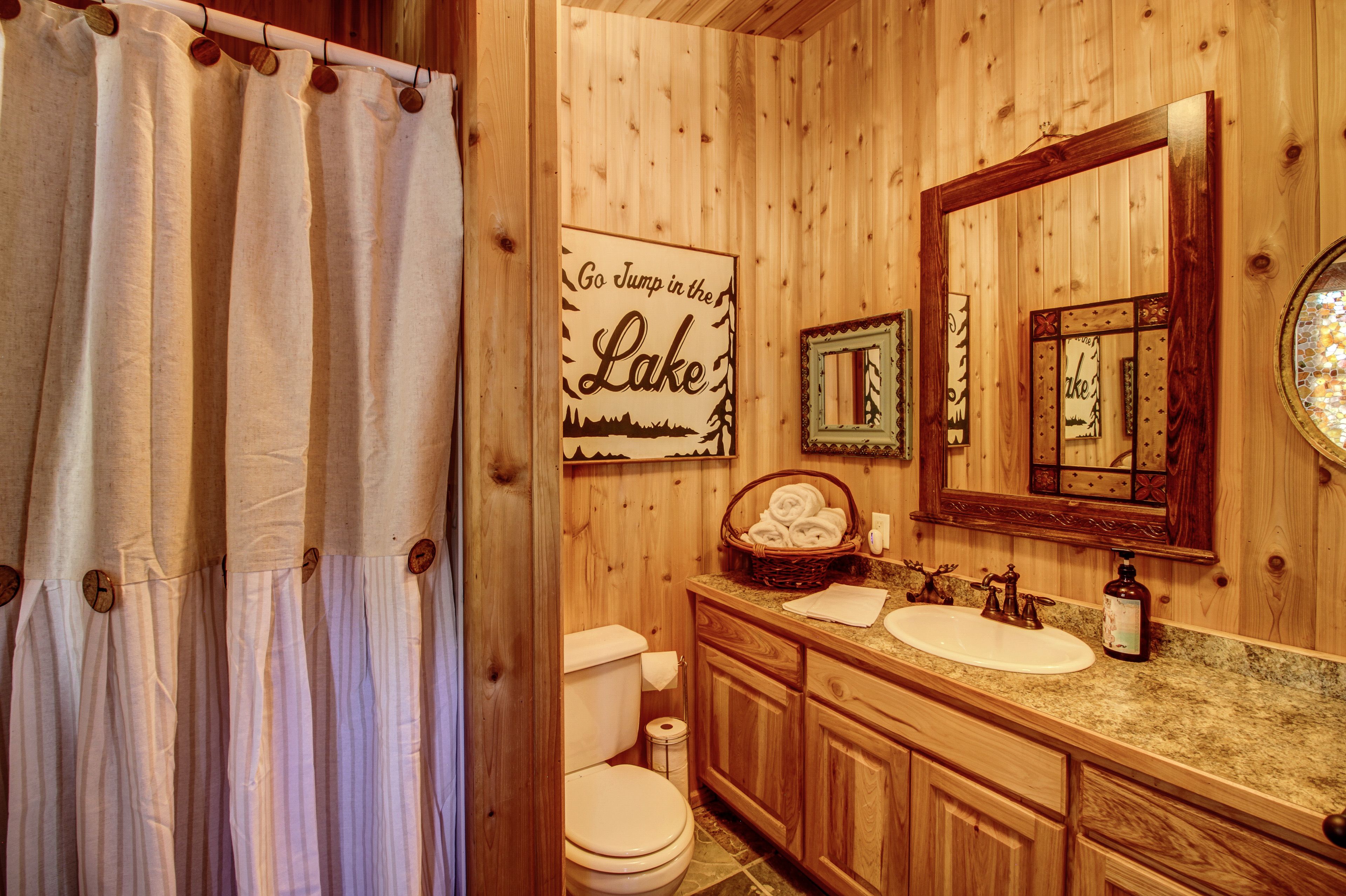 Bunk House | Full Bathroom