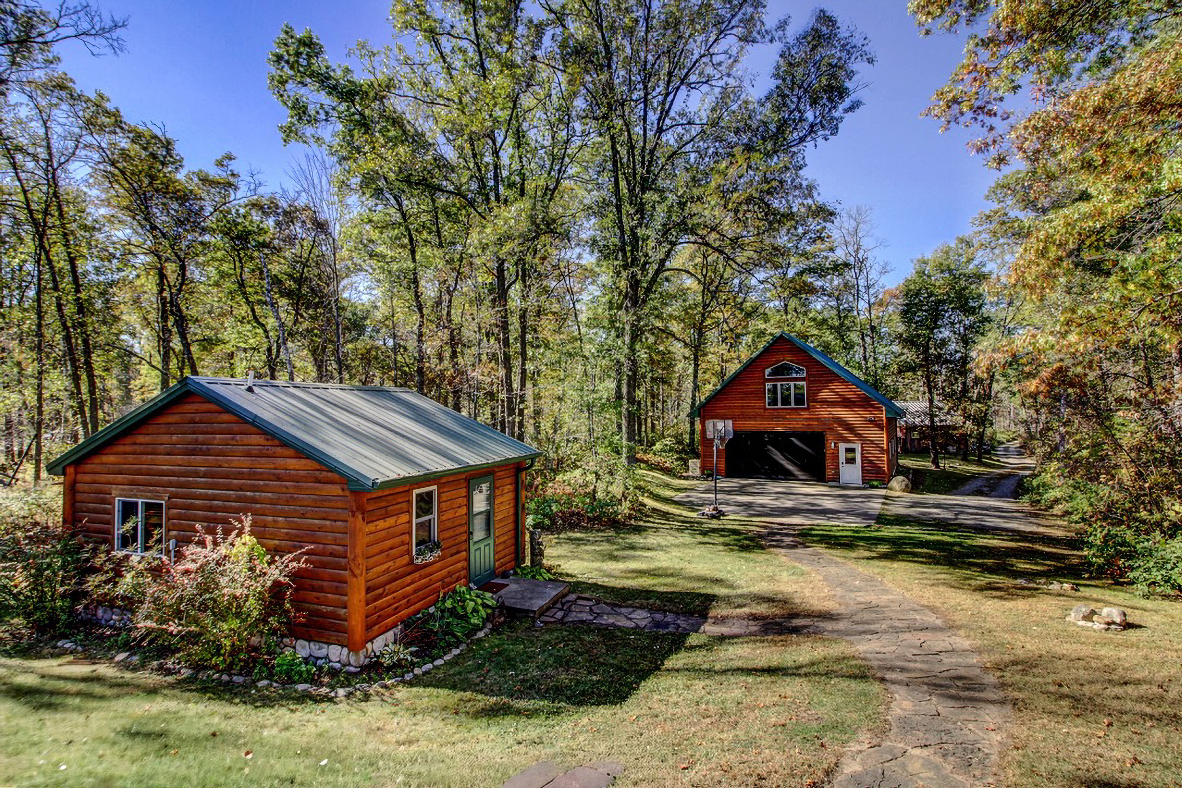 Access From Main Cabin to Lodge & Bunk House
