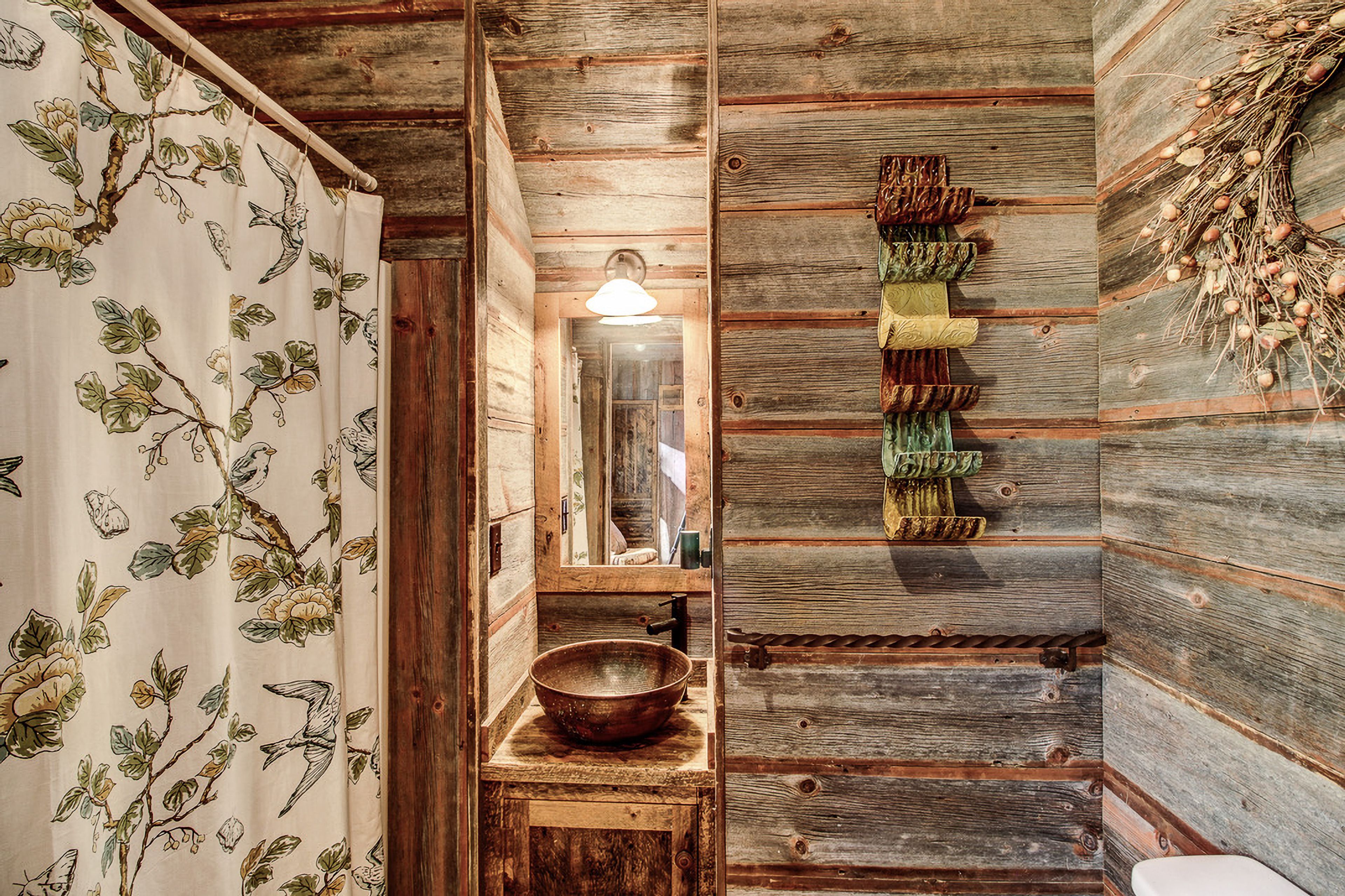 Lodge | Full Bathroom | 2nd Floor