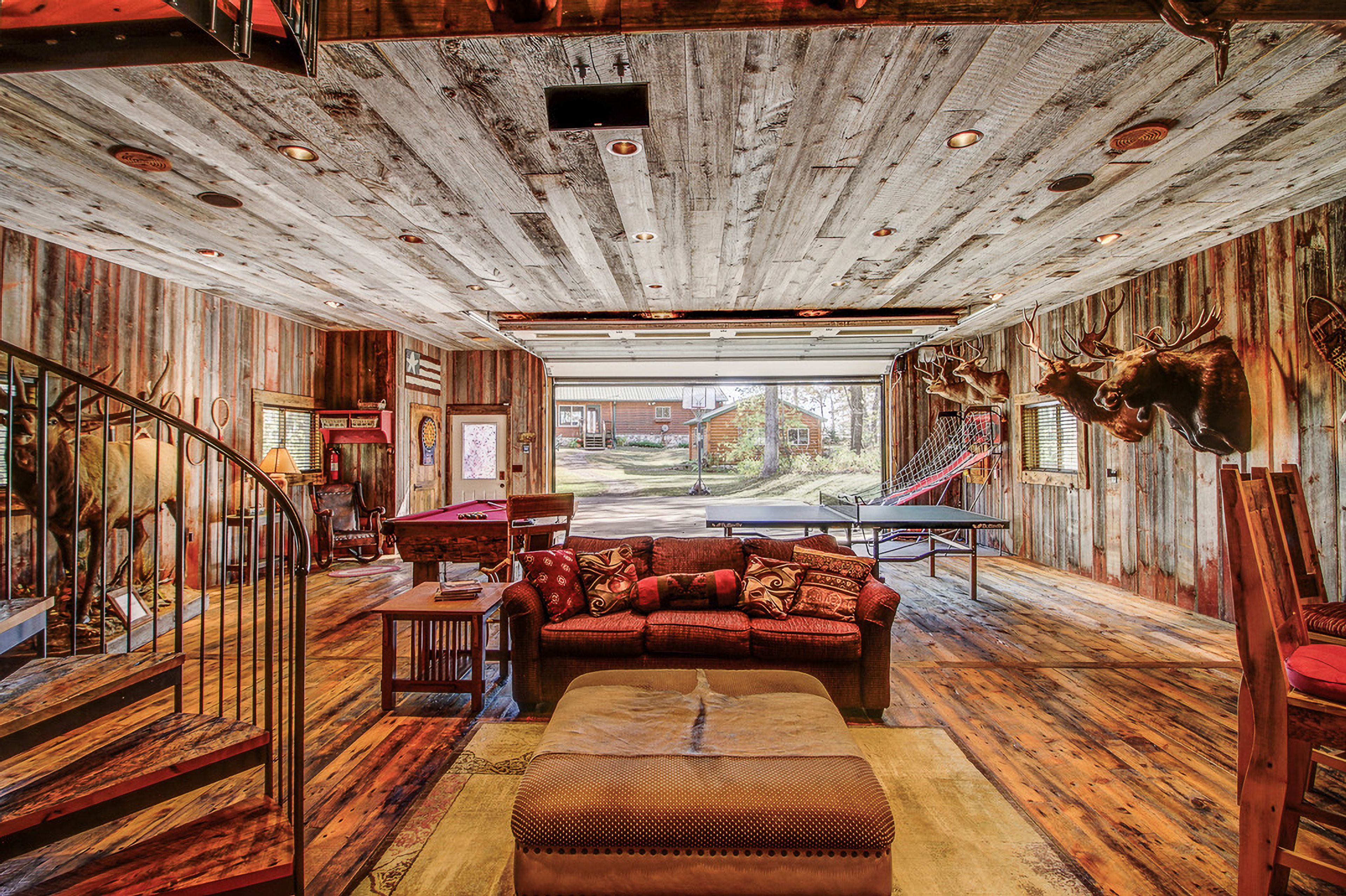 Lodge | Living Room | 1st Floor | Smart TV