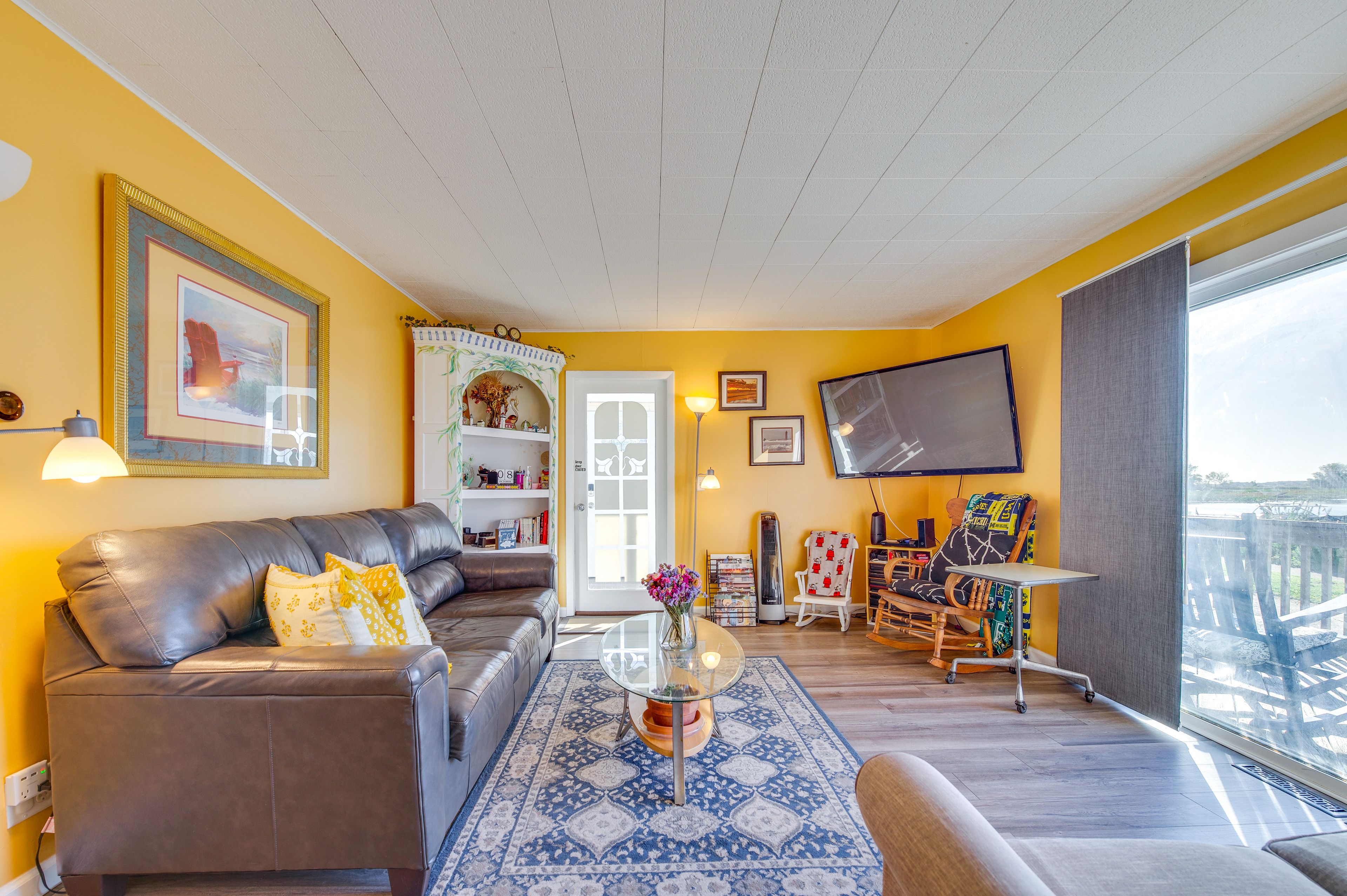 Living Room | Smart TV | Sleeper Sofa