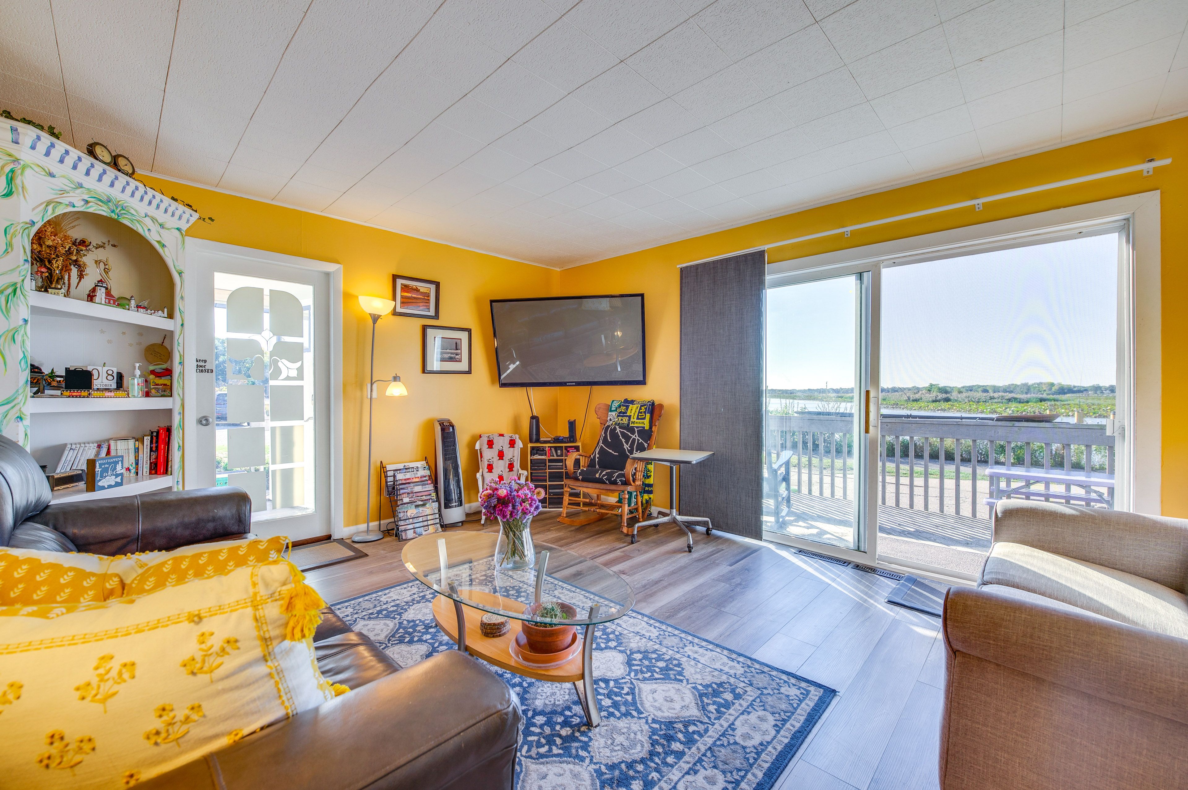 Living Space | Free WiFi | Central A/C & Heating