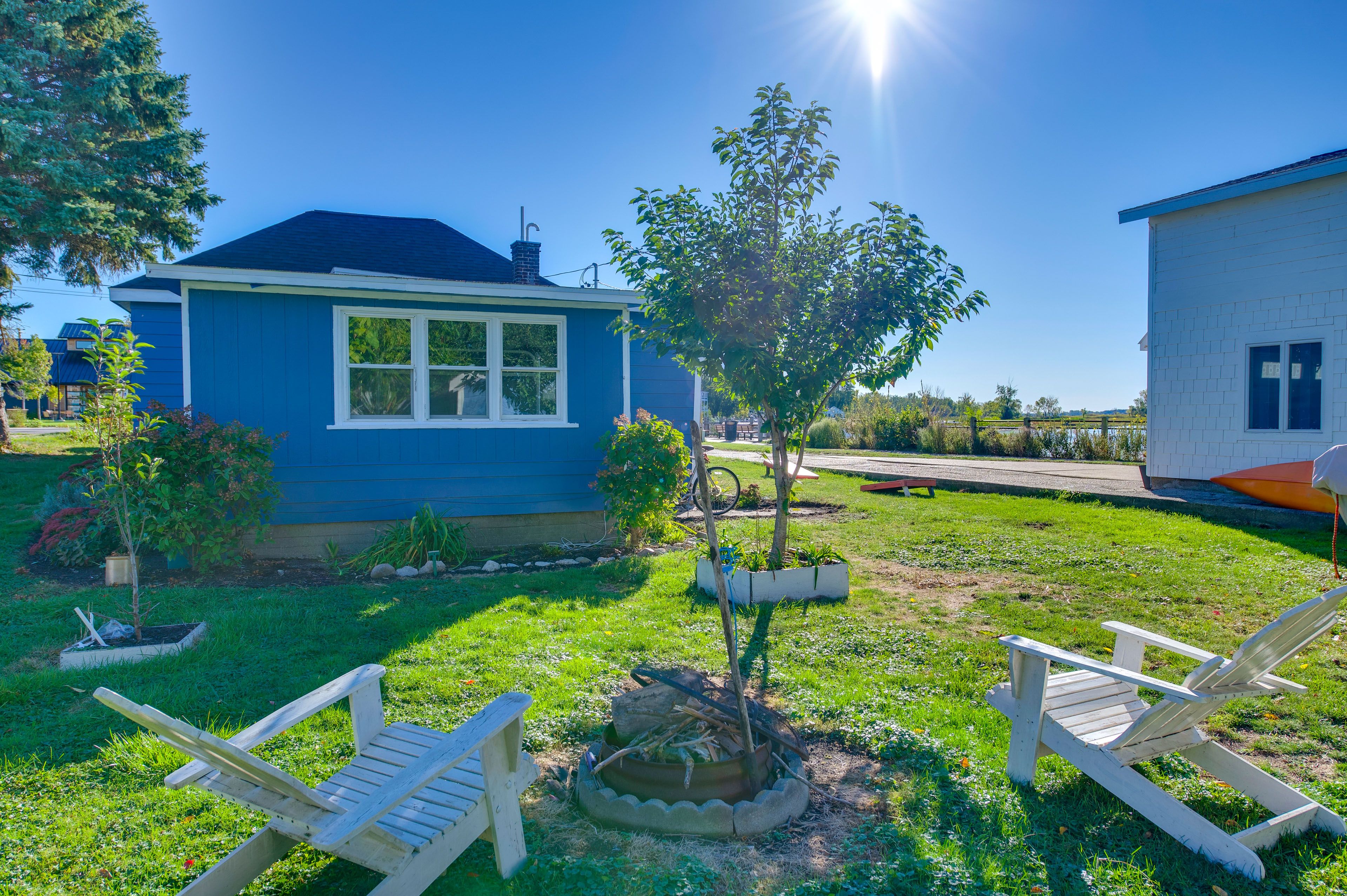 Private Yard (Unfenced) | Wood-Burning Fire Pit