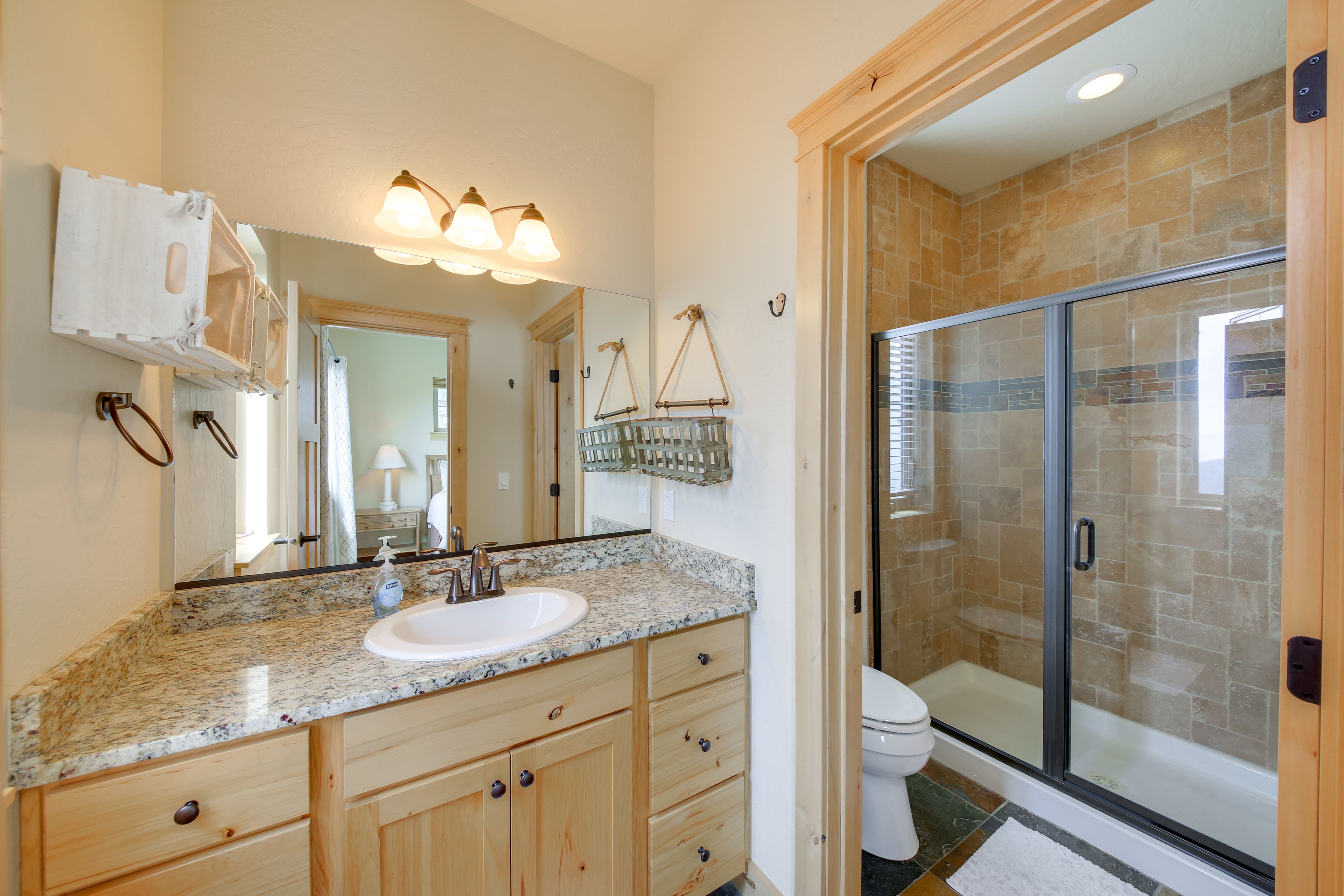 Bathroom | 2nd Floor
