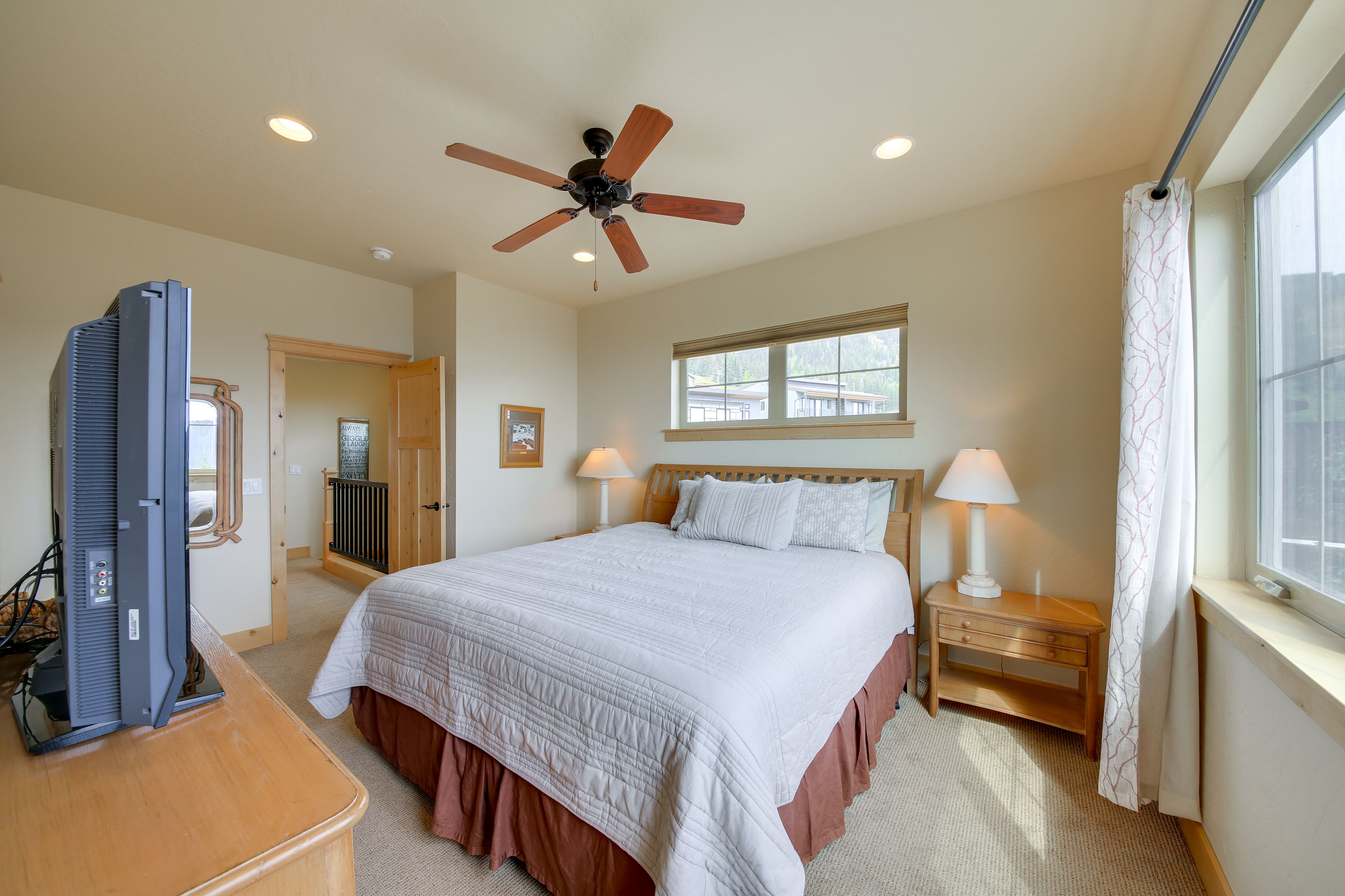Bedroom 2 | King Bed | 2nd Floor