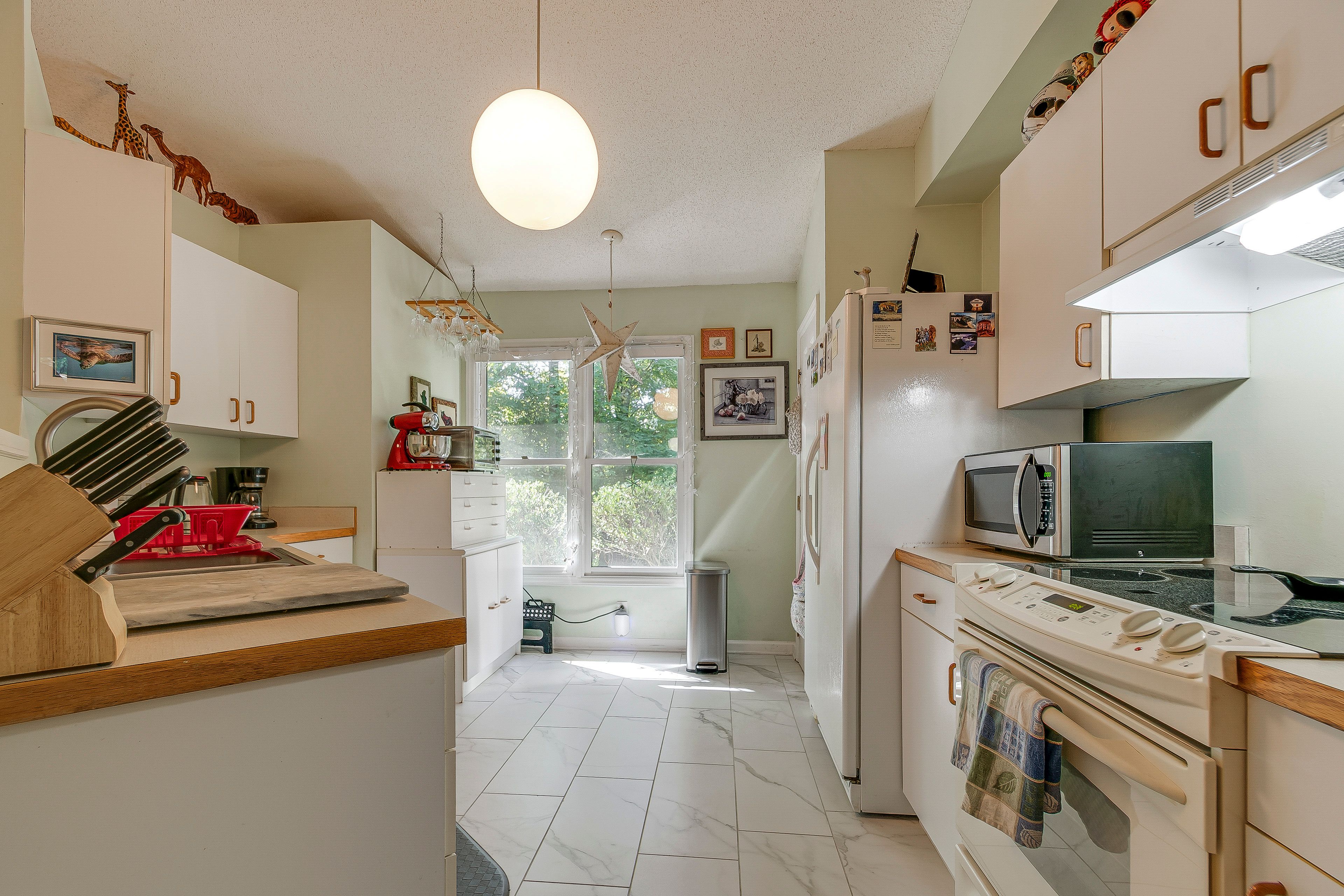 Kitchen | Drip Coffee Maker | French Press | Dishwasher | Toaster Oven