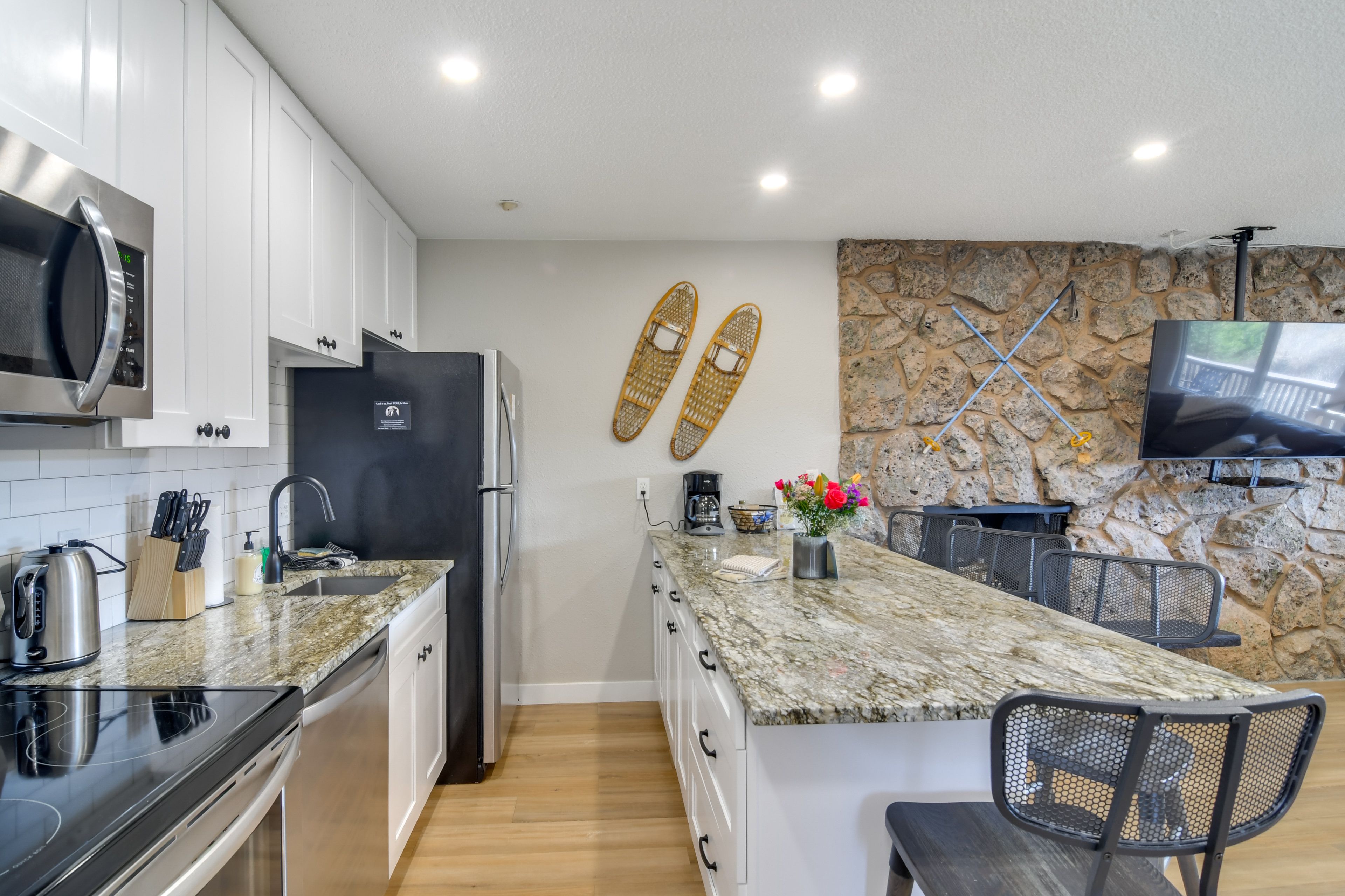 Kitchen | Dishwasher | Dishware & Flatware Provided | Electric Kettle