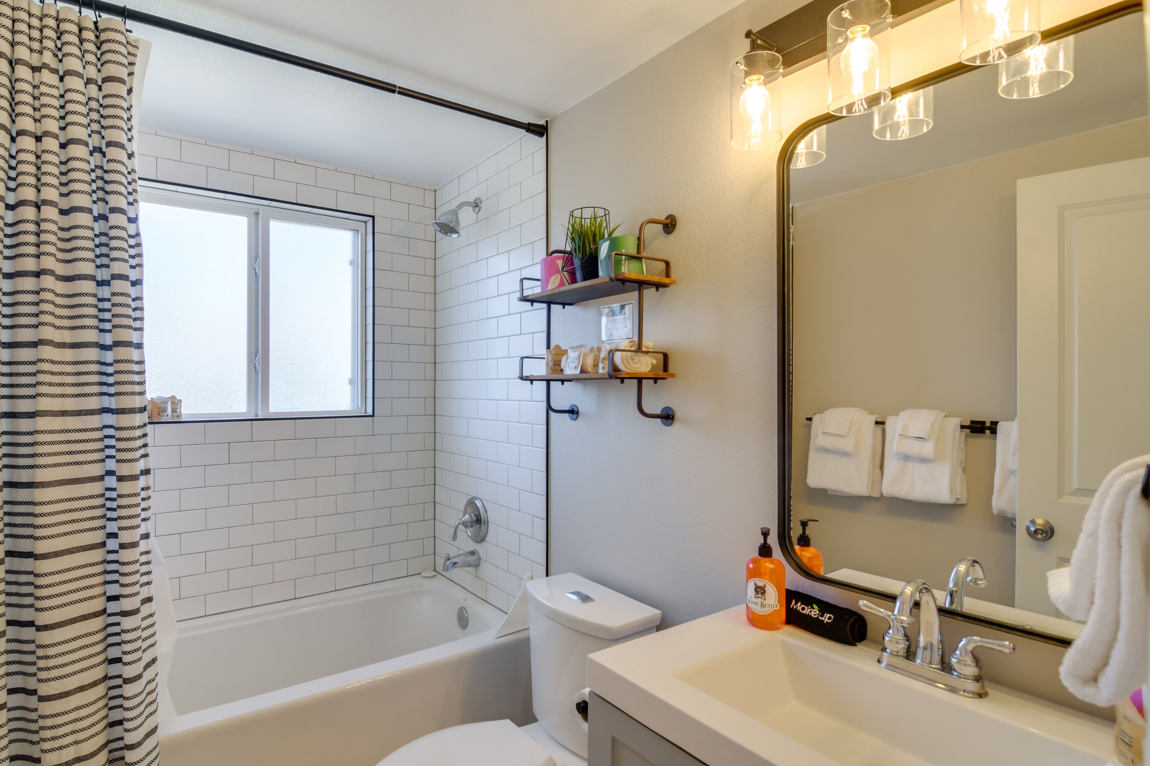 Full Bath | Complimentary Toiletries | Towels Provided