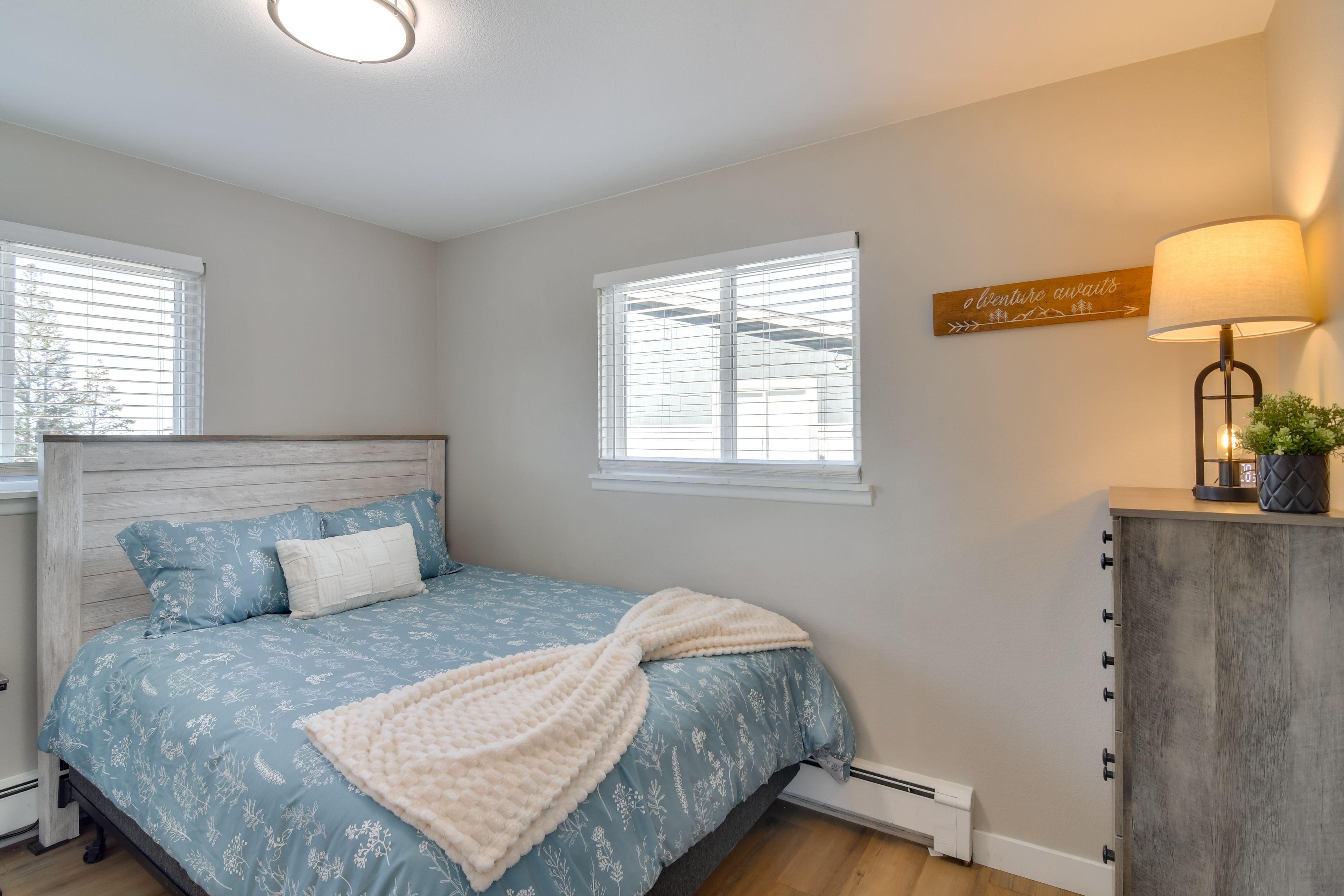 Bedroom 2 | Queen Bed