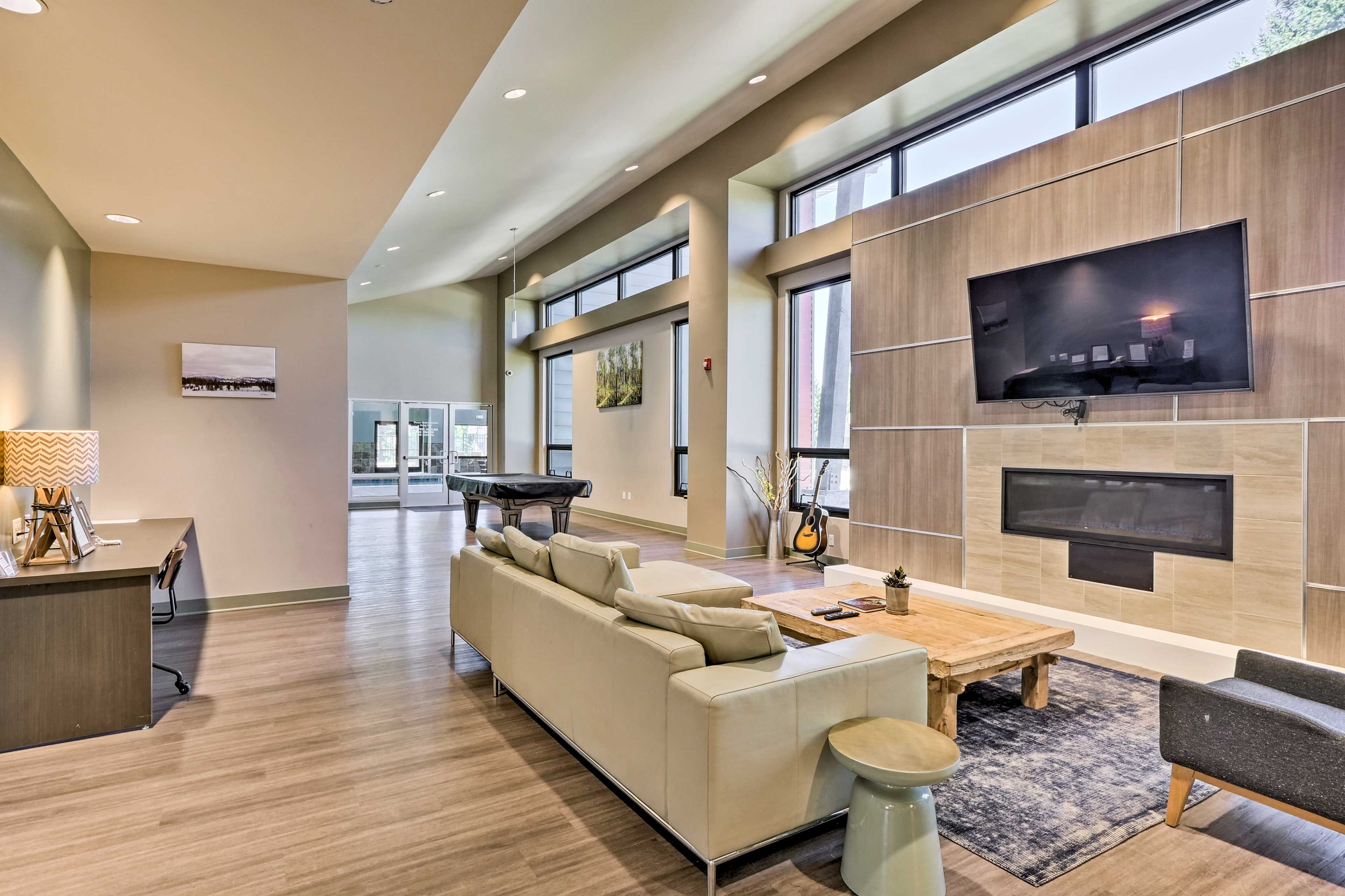 Common Area w/ Smart TV & Pool Table