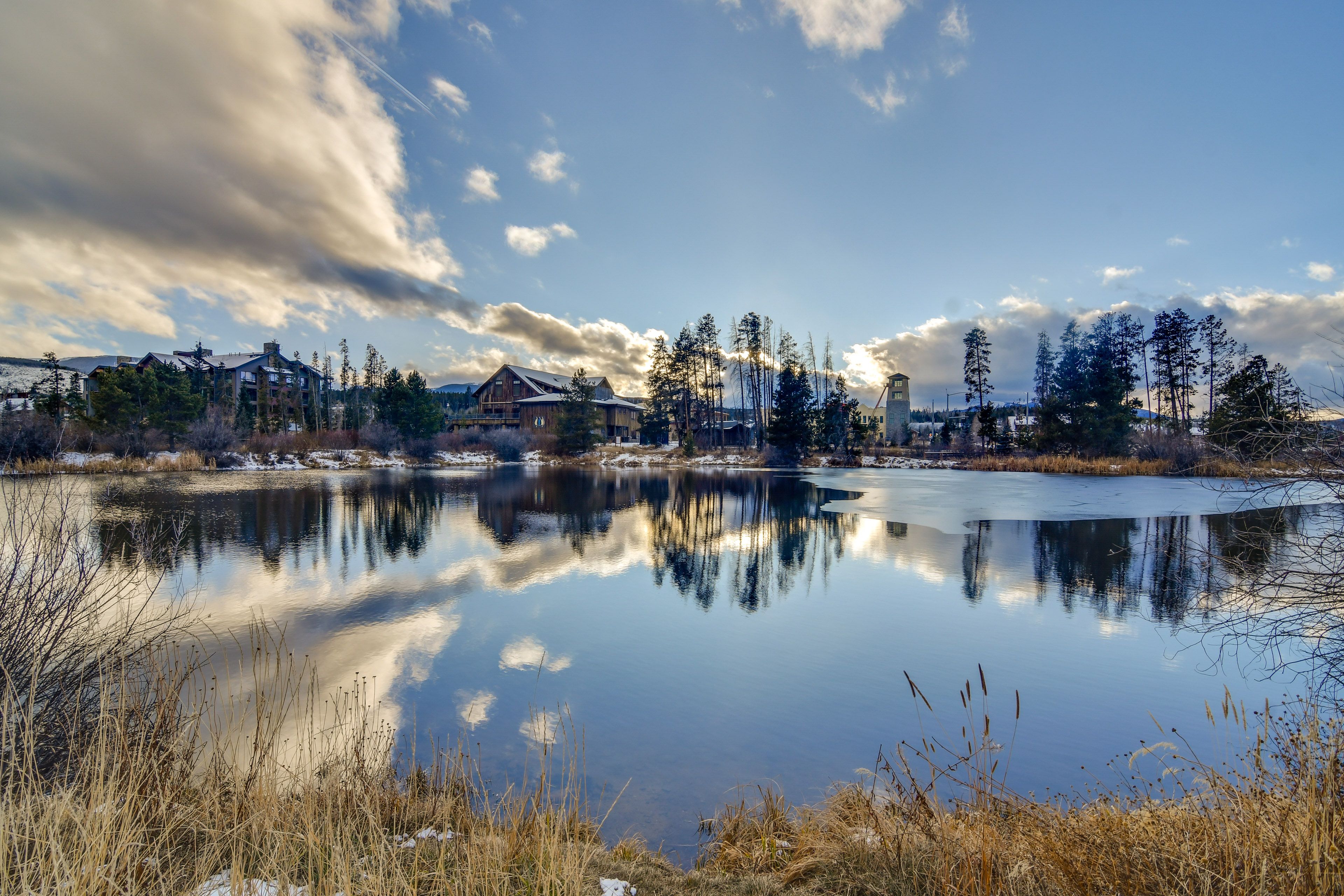 Lake Views | Walk to Downtown