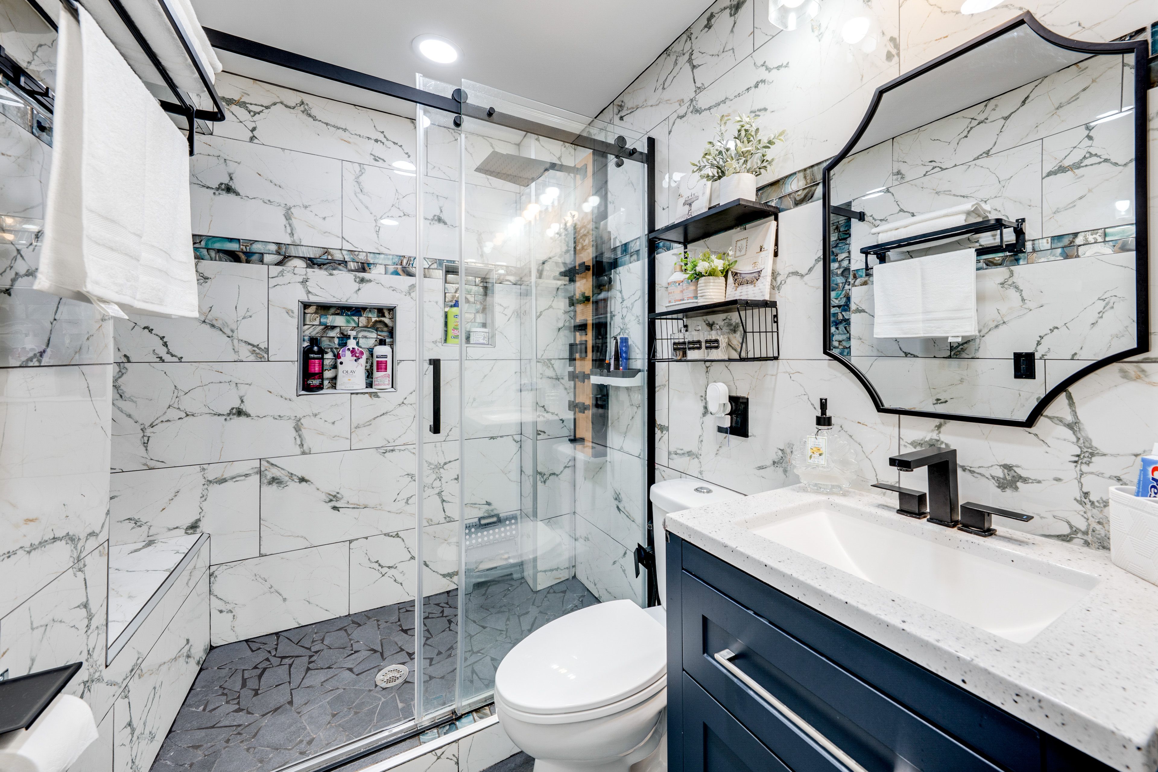 Full Bathroom | 2nd Floor