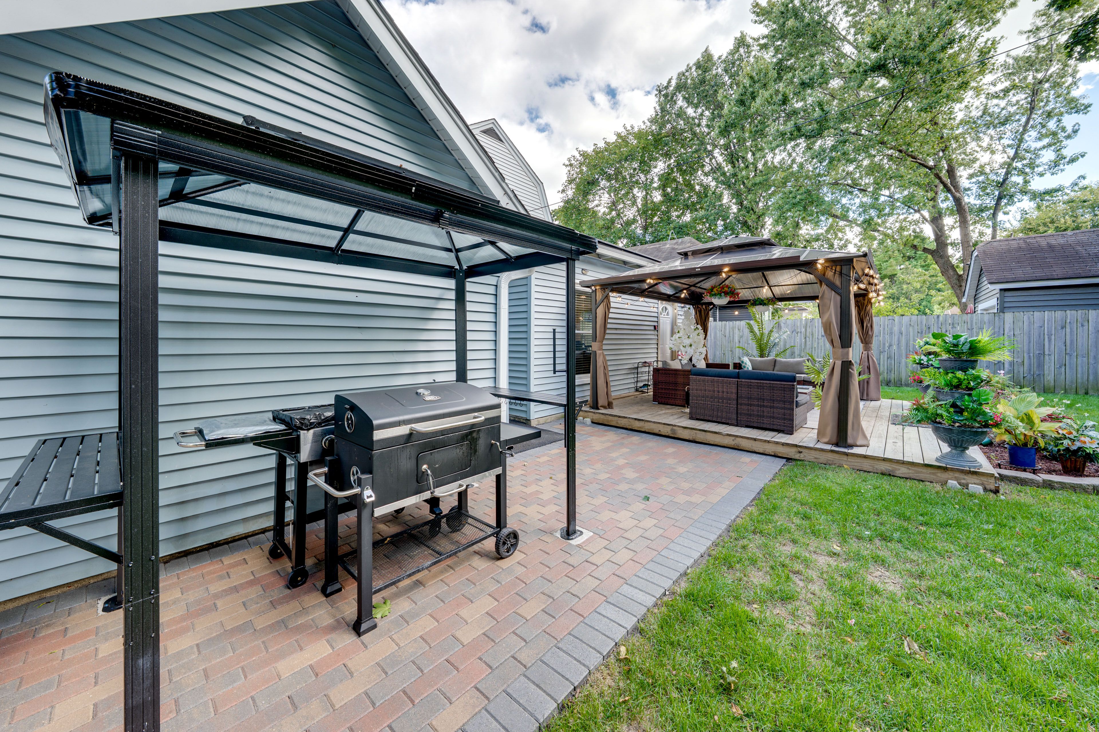 Patio | Charcoal Grill | Gas Griddle
