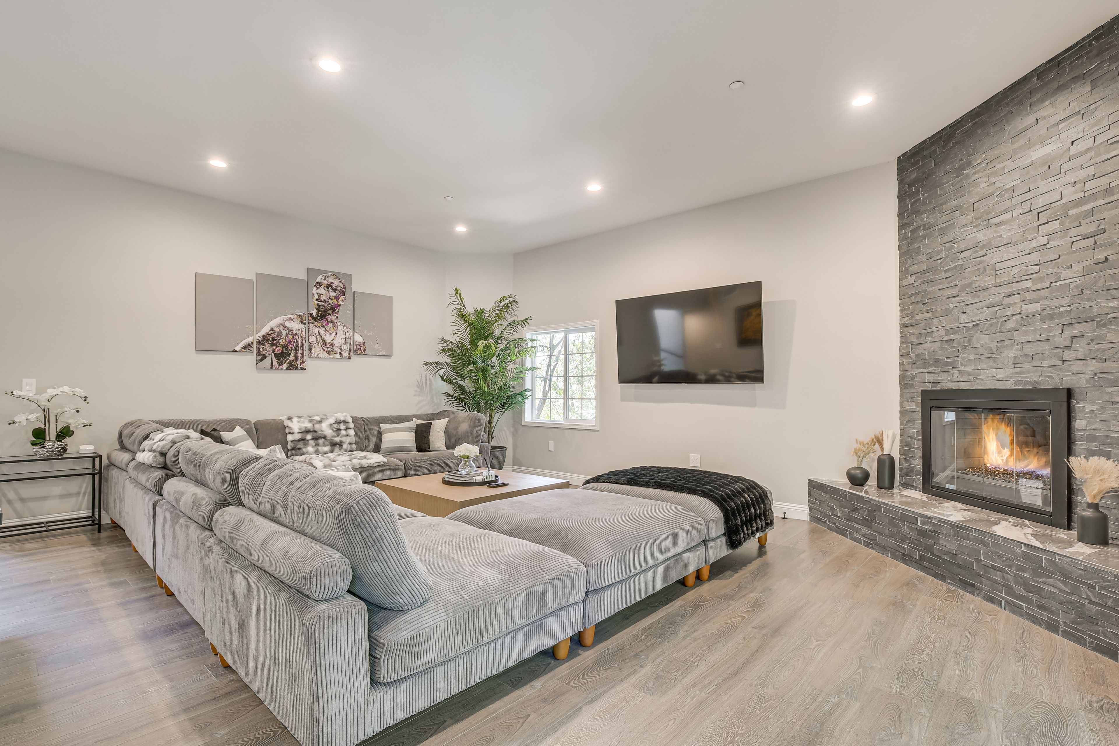 Lounge Space | Lower Level