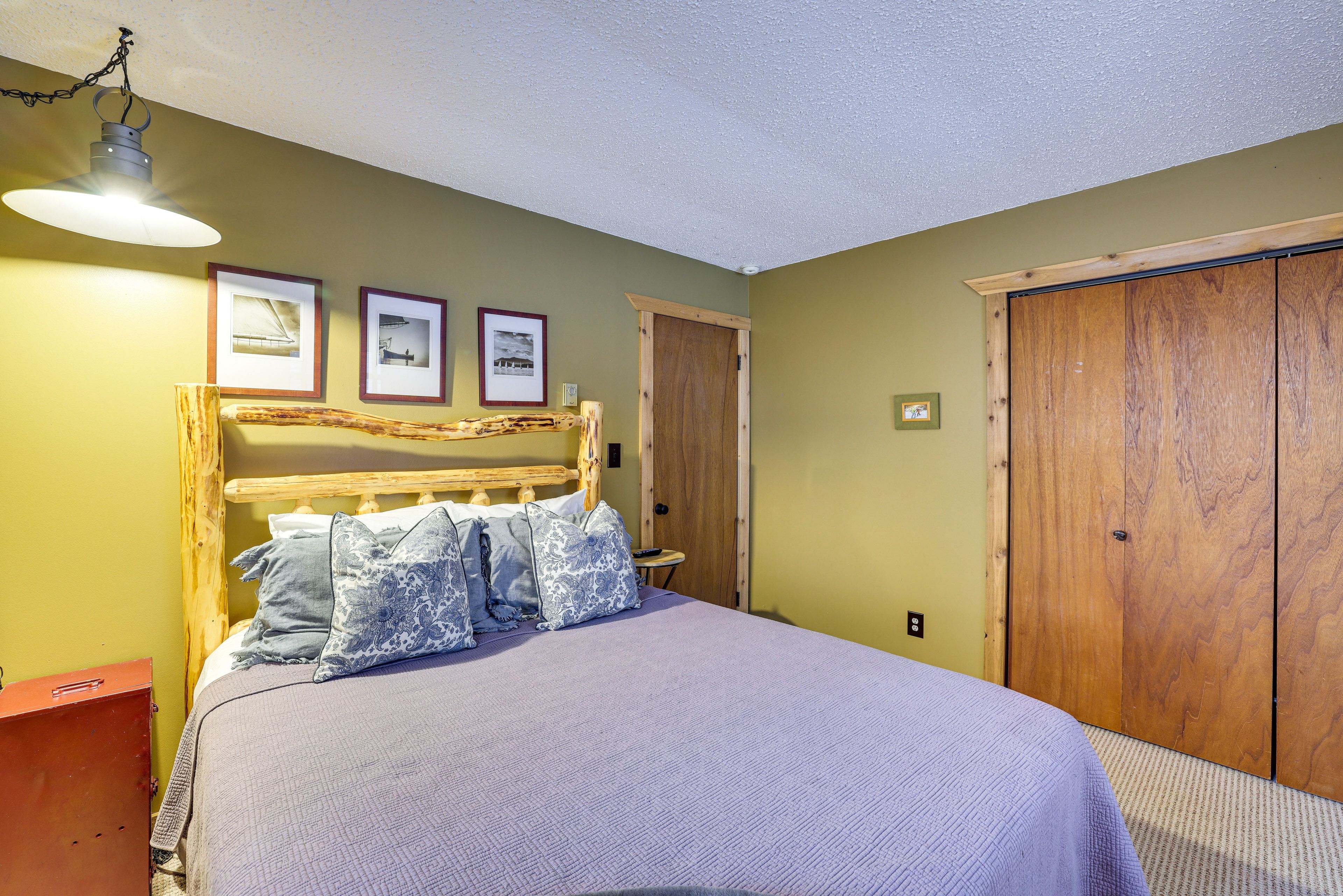 Bedroom 1 | Queen Bed | Linens | Main Level