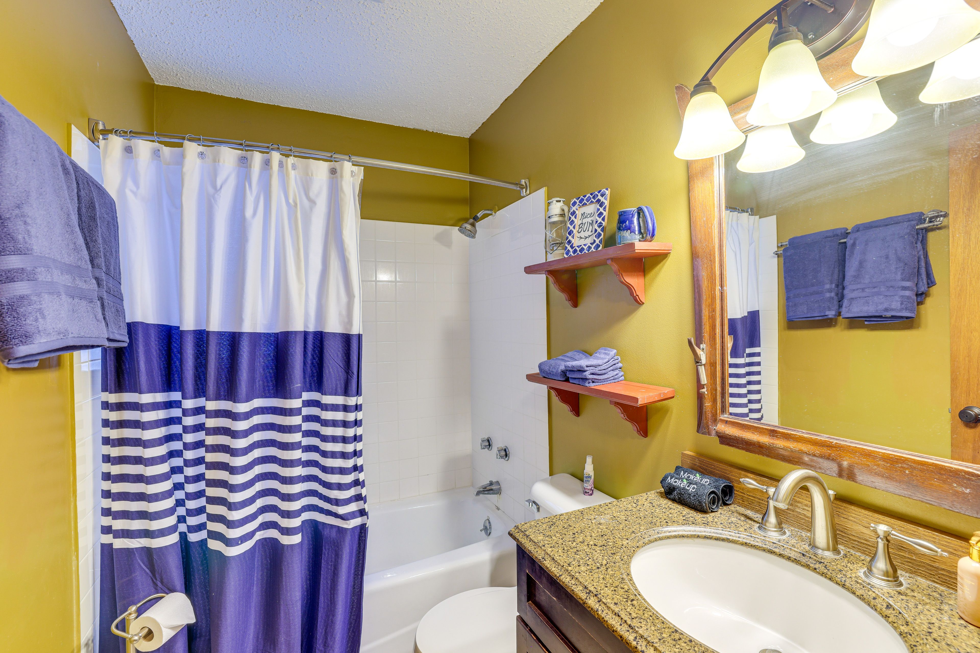 Full Bath | Towels | Hair Dryer | Main Level