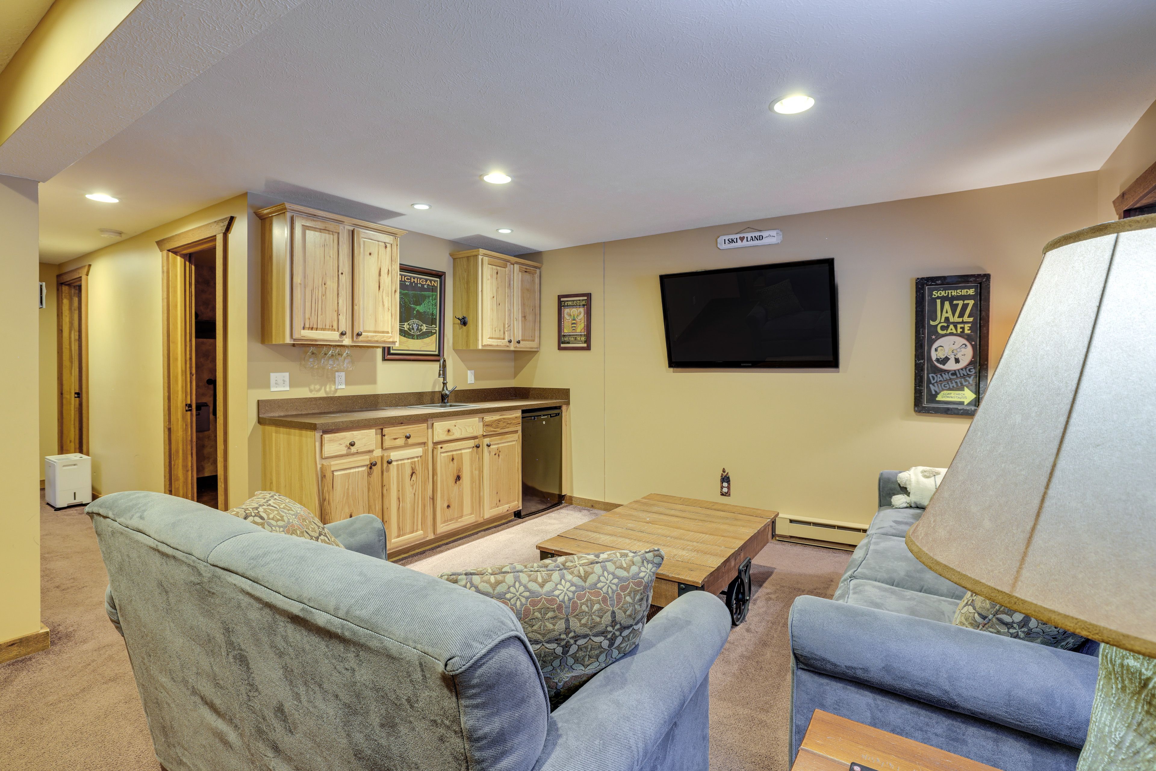 Basement | Smart TV | Wet Bar
