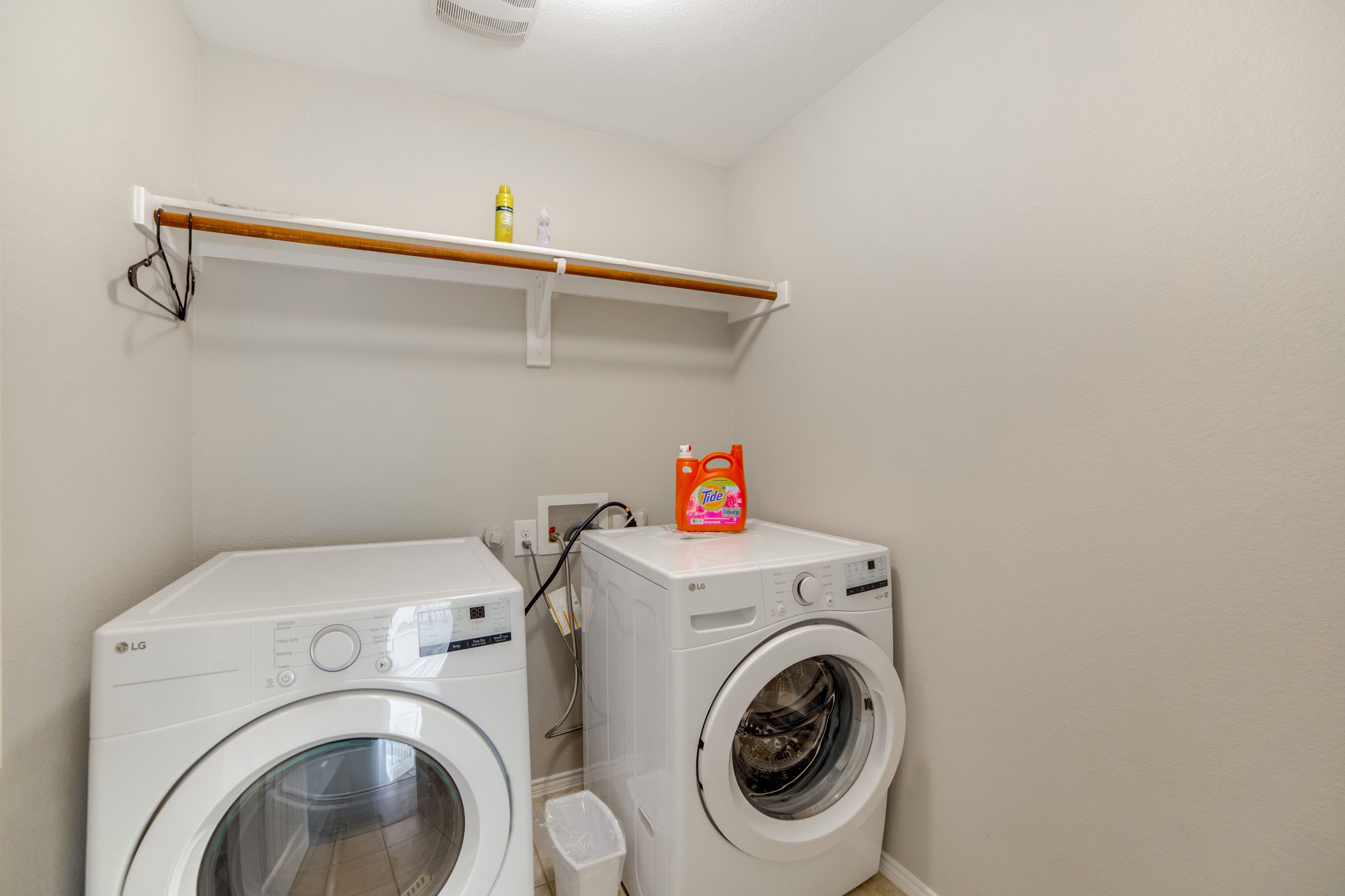 Laundry Room | Washer/Dryer | Detergent Provided