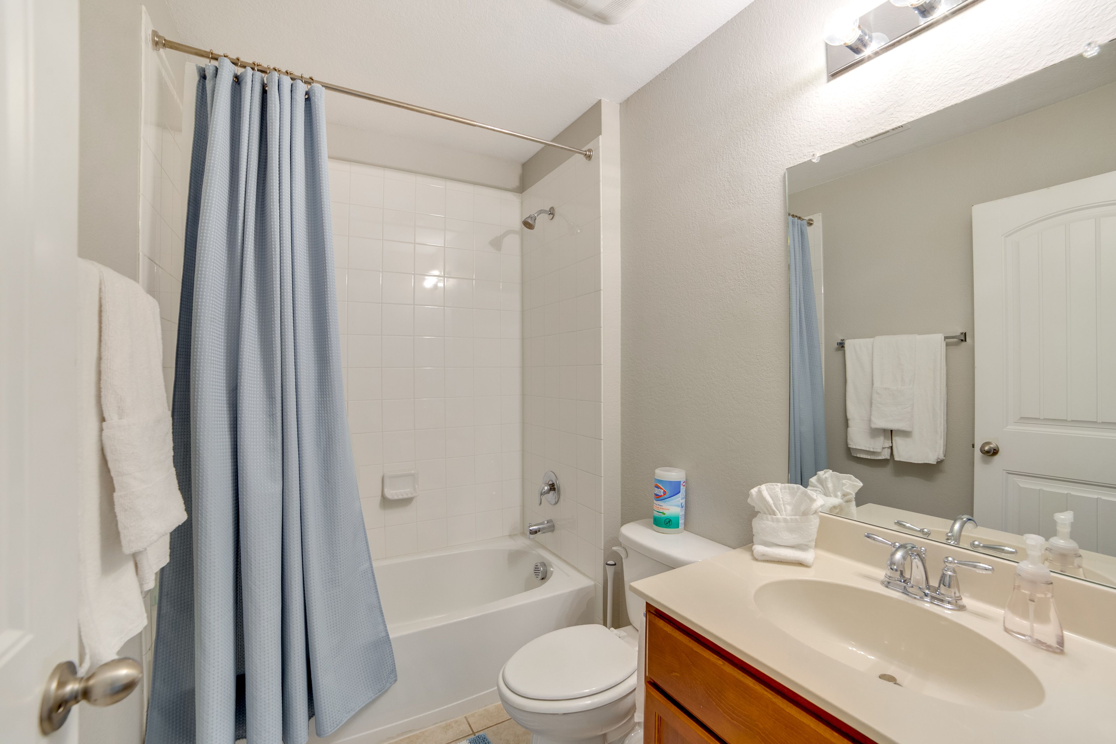 Full Bathroom | Complimentary Toiletries