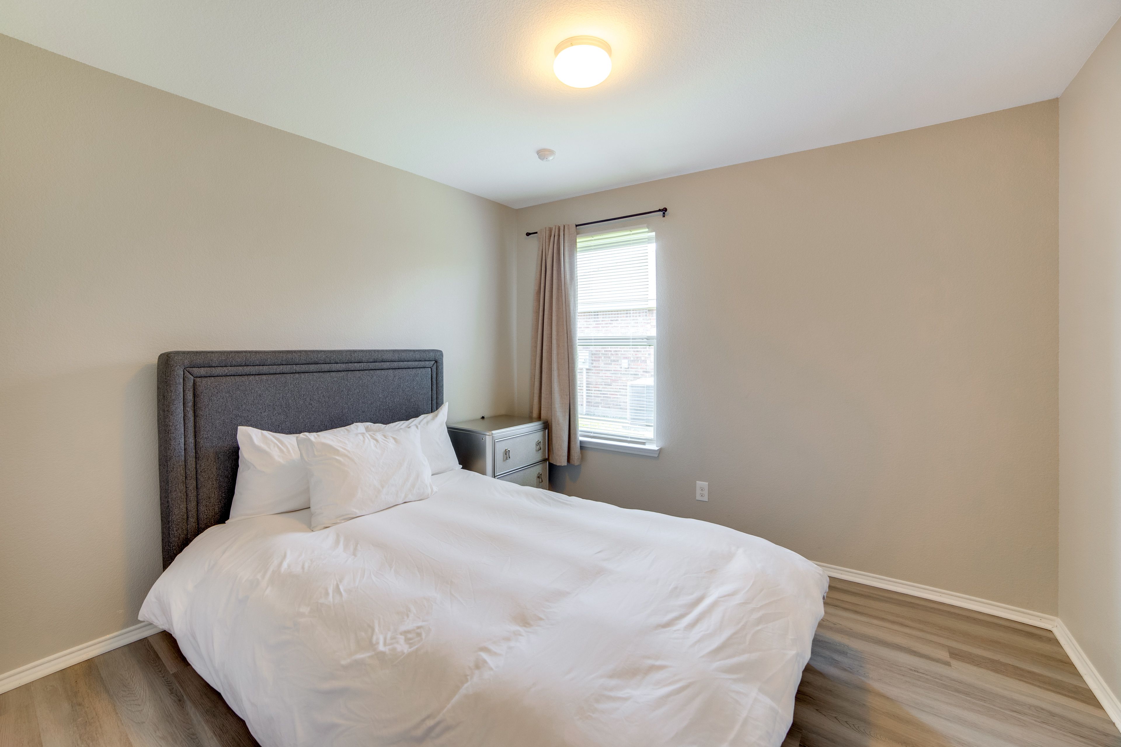 Bedroom 2 | Queen Bed