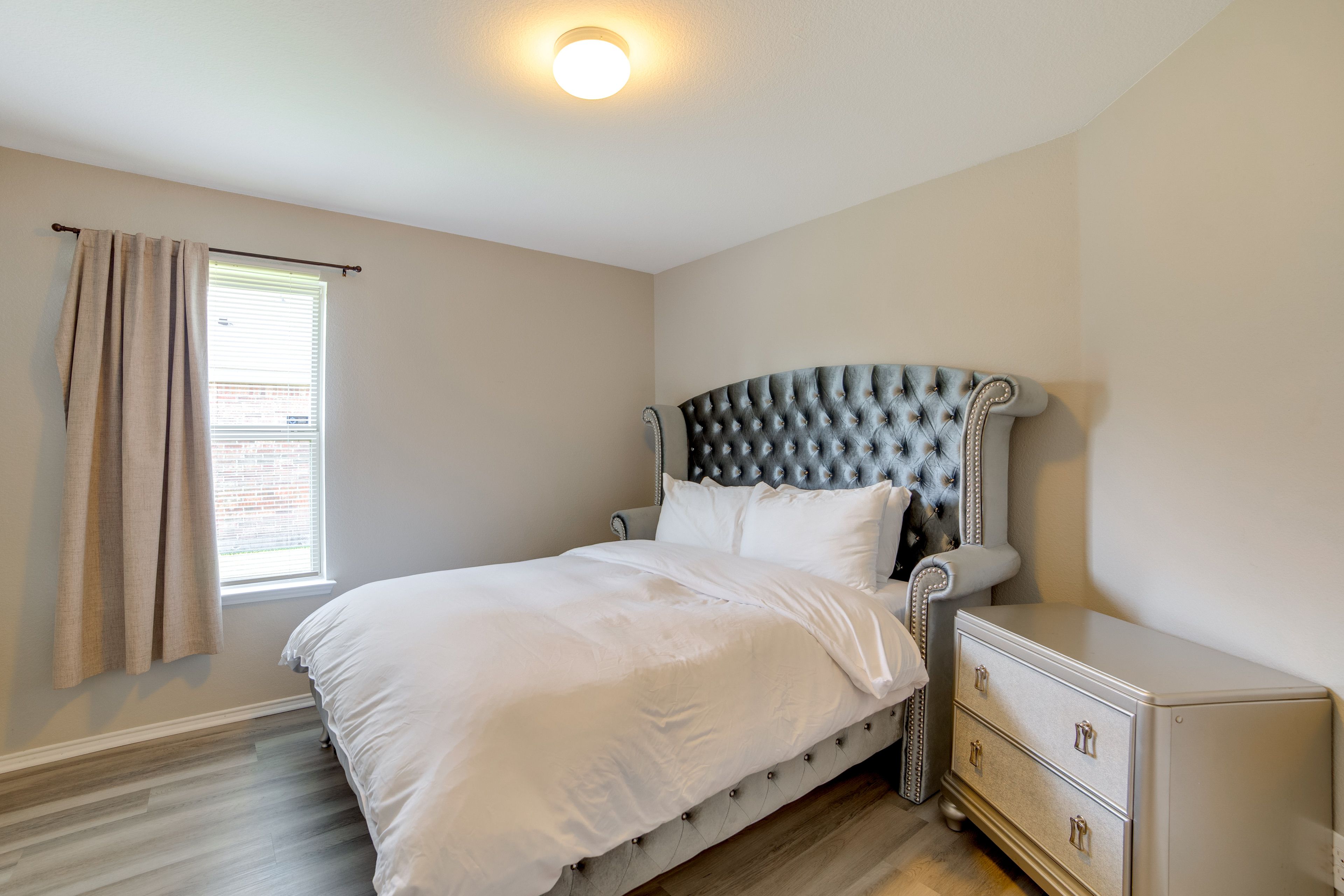 Bedroom 3 | Queen Bed