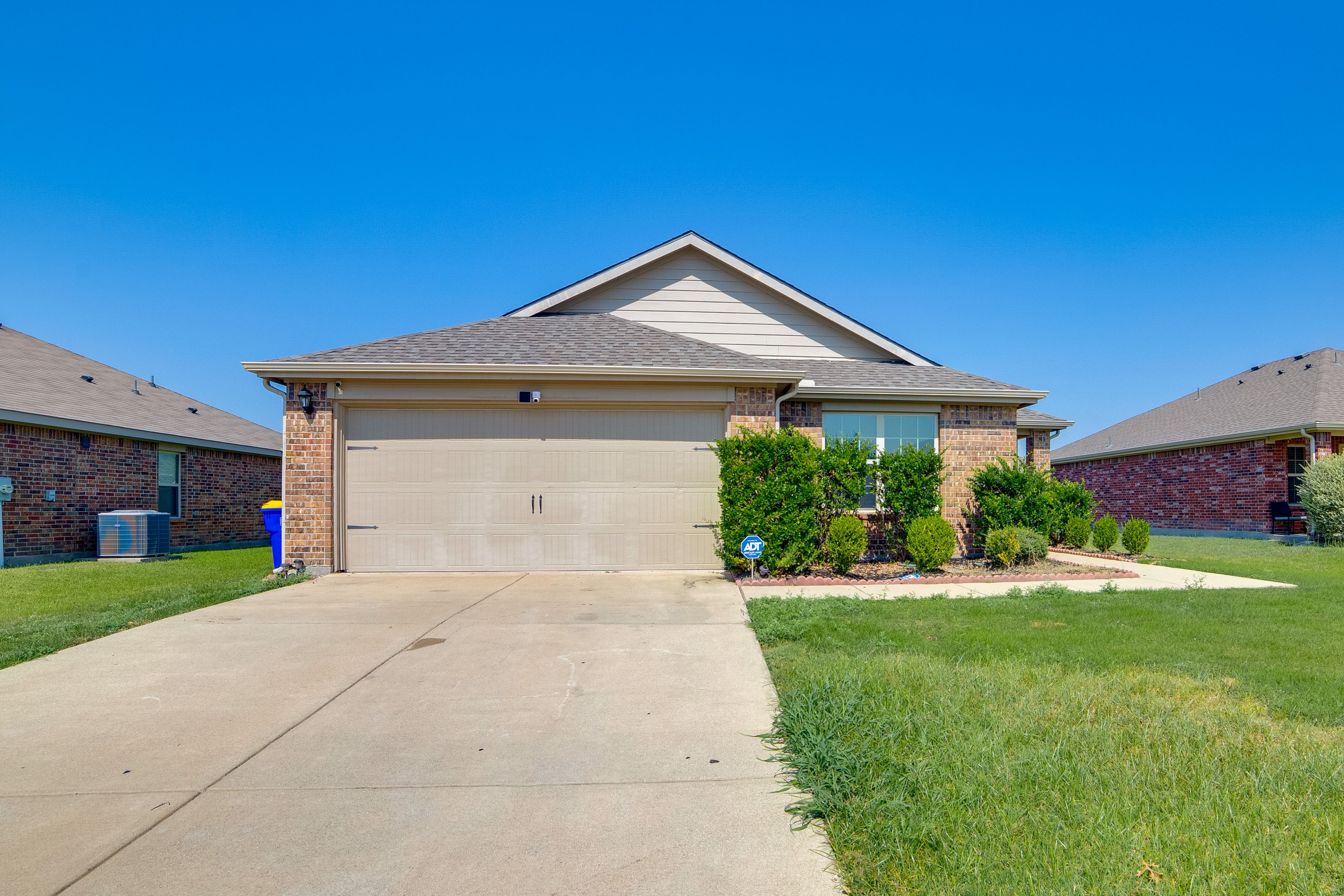 Parking | Garage (1 Vehicle) | Driveway (2 Vehicles) | Free Street Parking