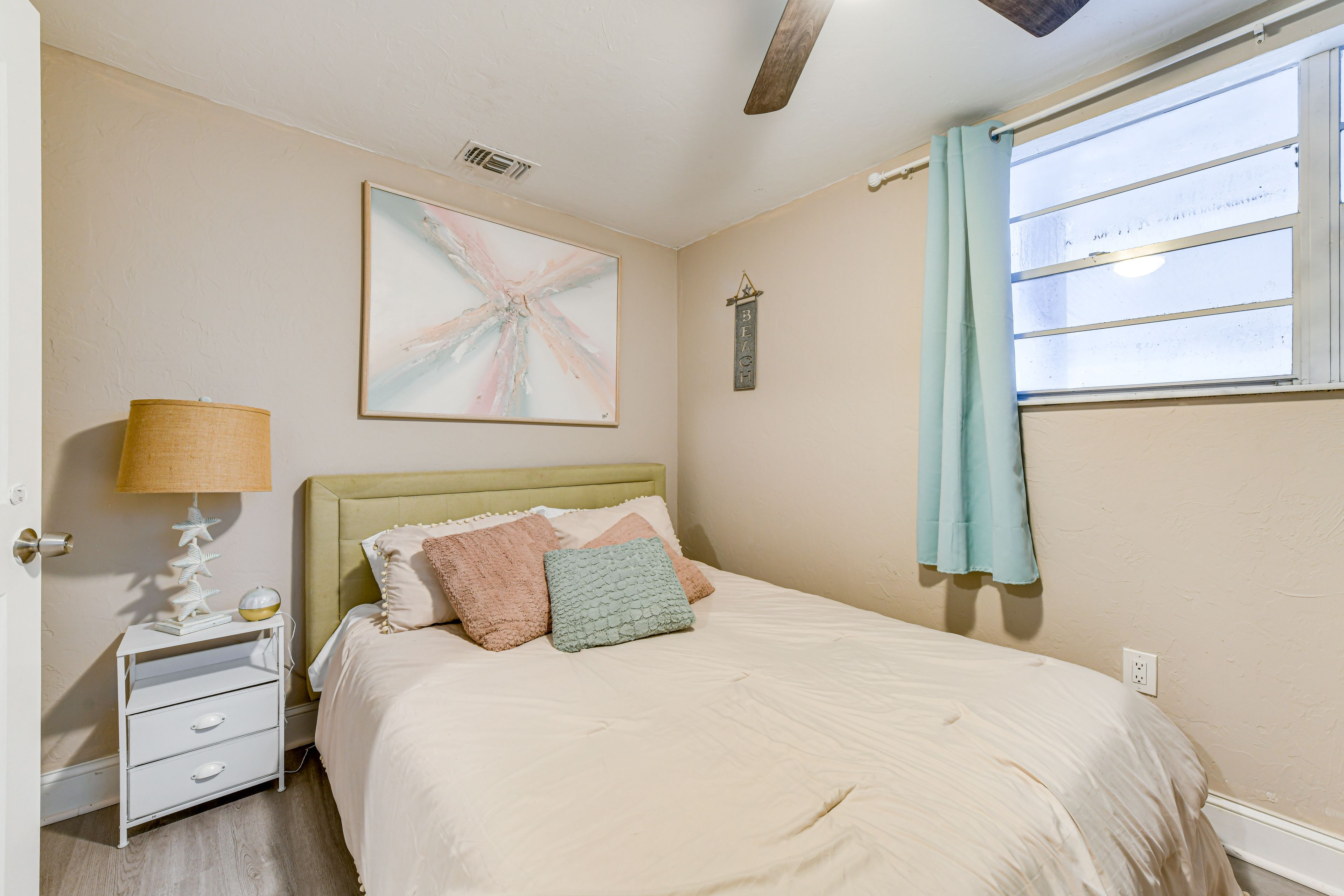 Bedroom 3 | Queen Bed
