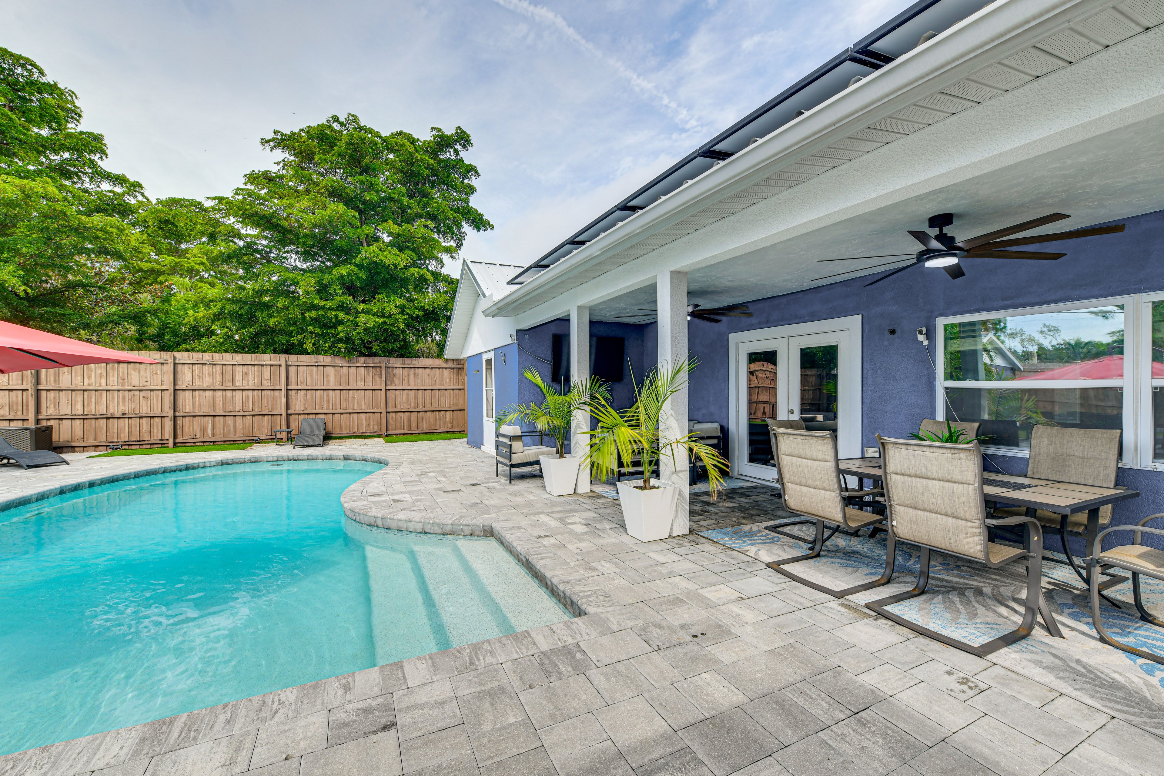 Covered Patio | Smart TV