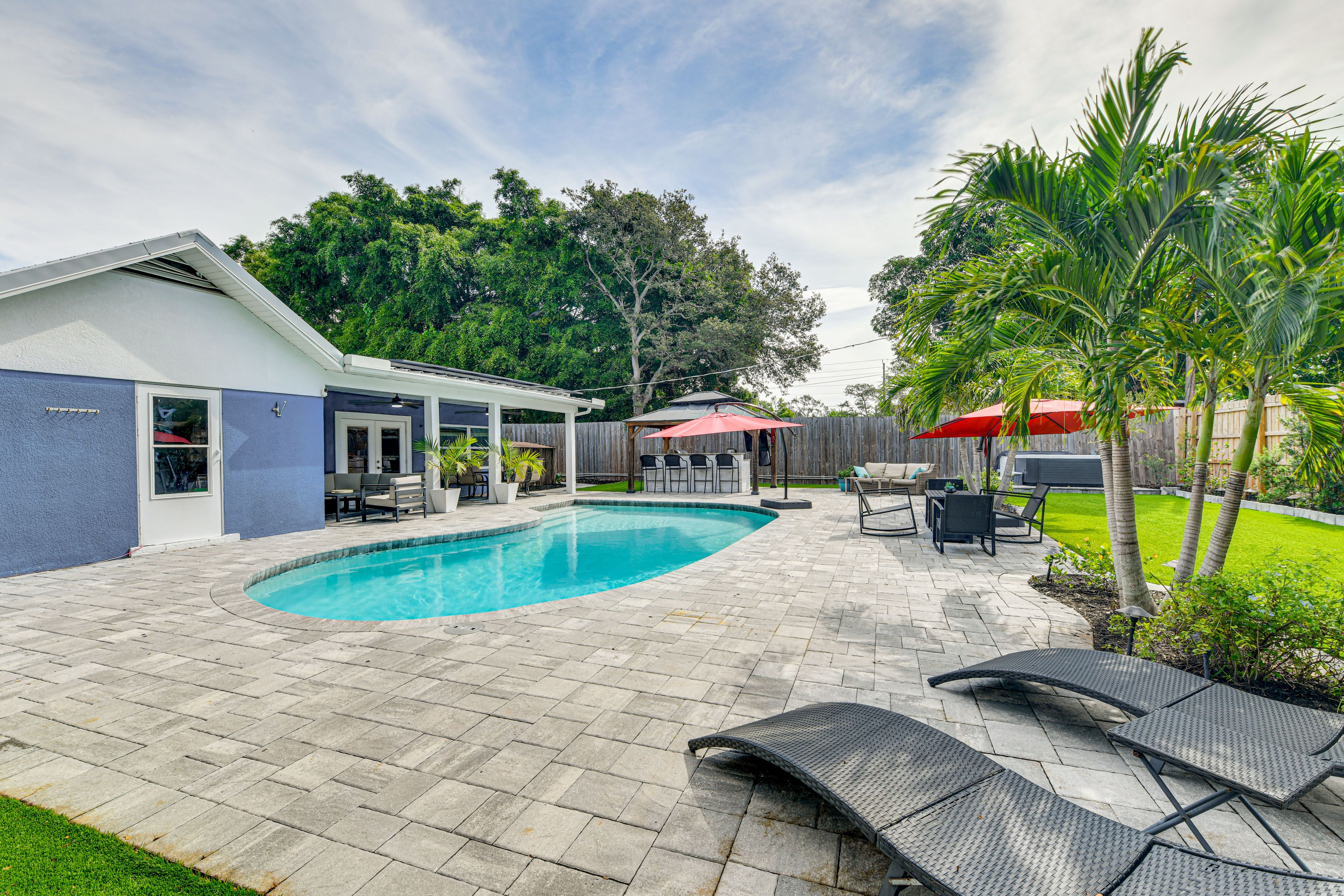 Bradenton Vacation Rental | 4BR | 2BA | 2,100 Sq Ft | Small Step to Enter
