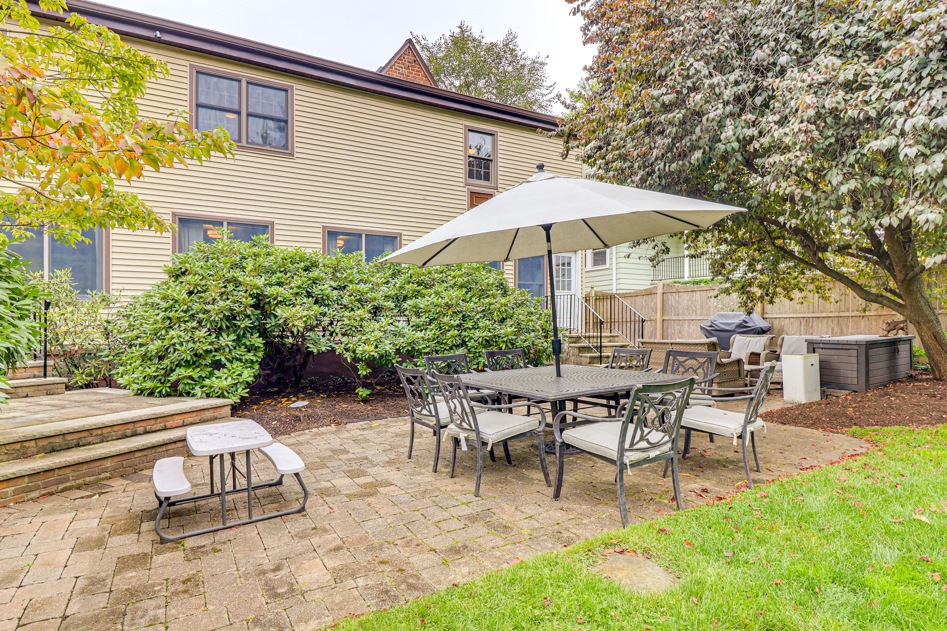 Outdoor Dining Space | Grill