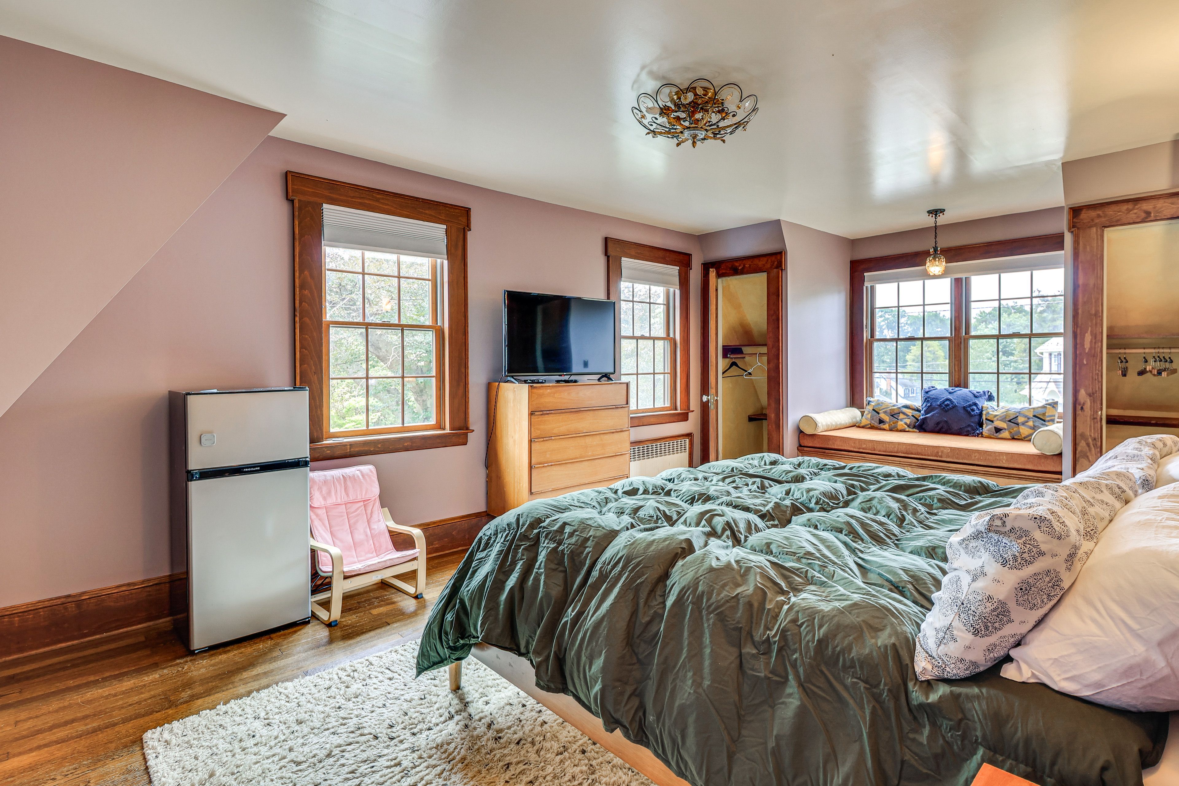 Bedroom 1 | 2nd Floor | King Bed | Smart TV