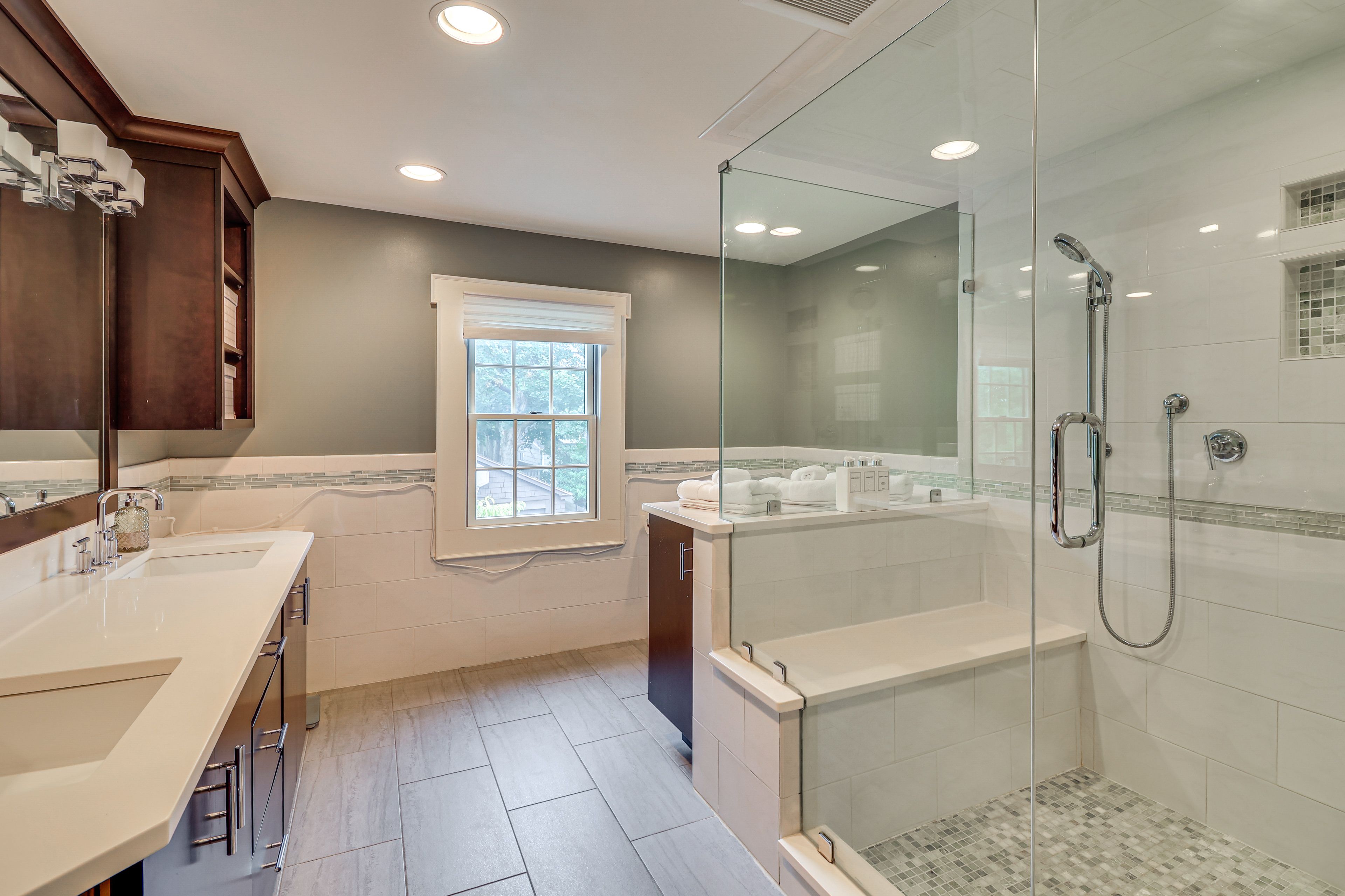 En-Suite Bath | 2nd Floor