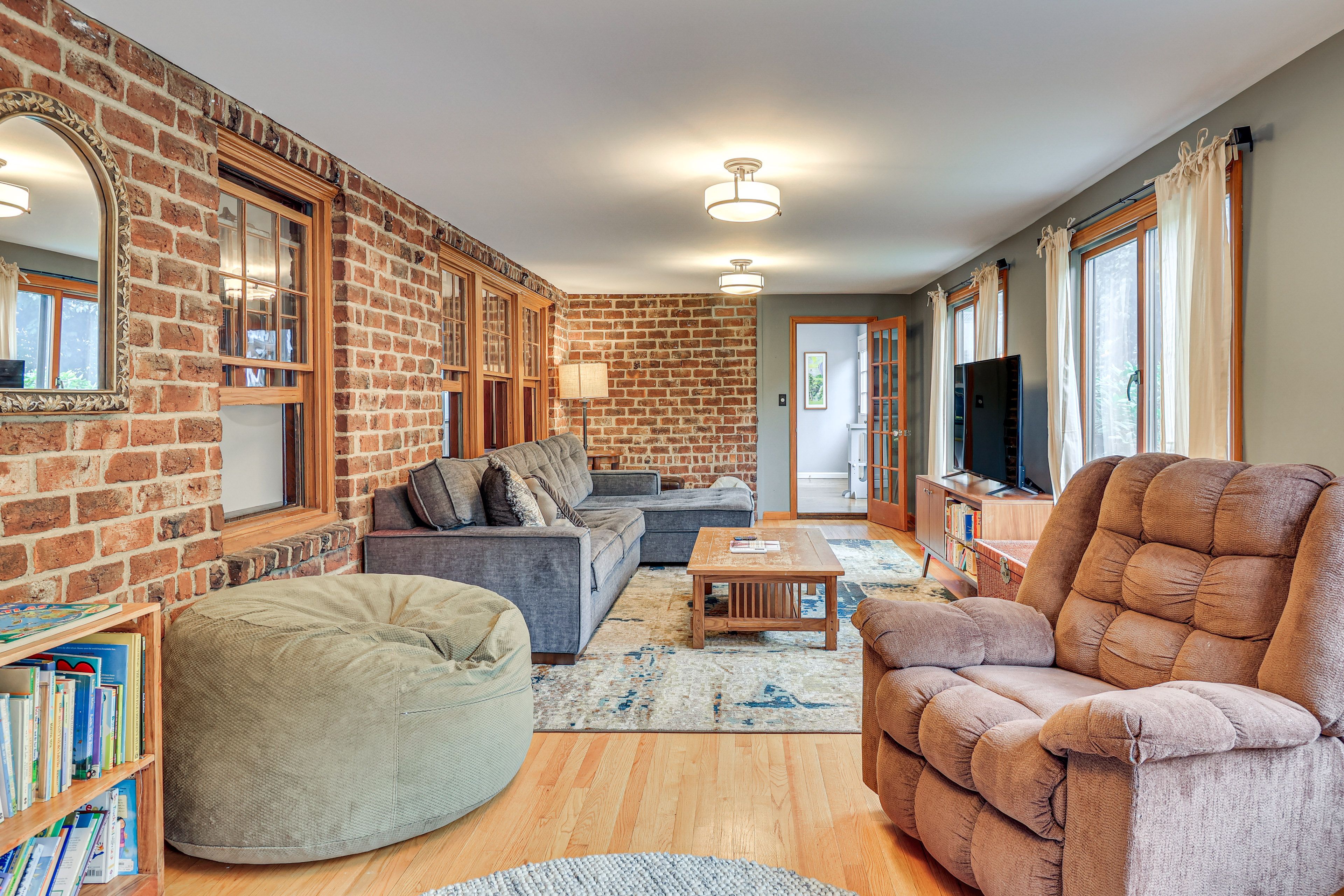 Den | 1st Floor | Smart TV