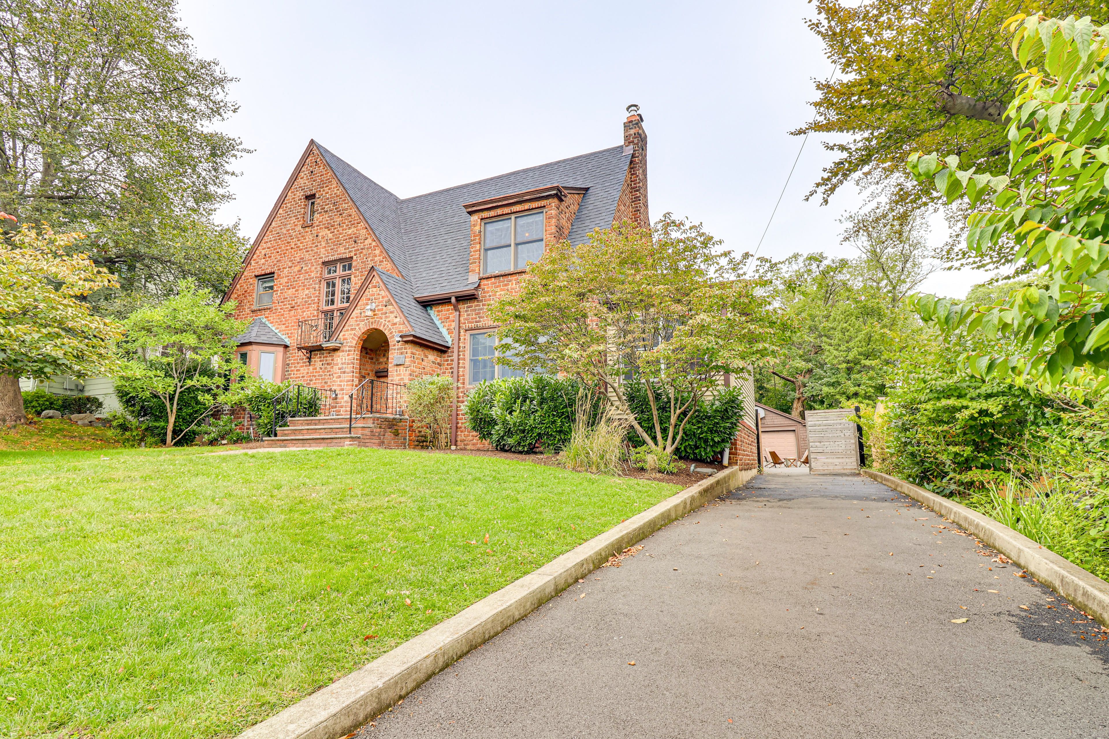 Exterior | 1.5 Mi to Train Station