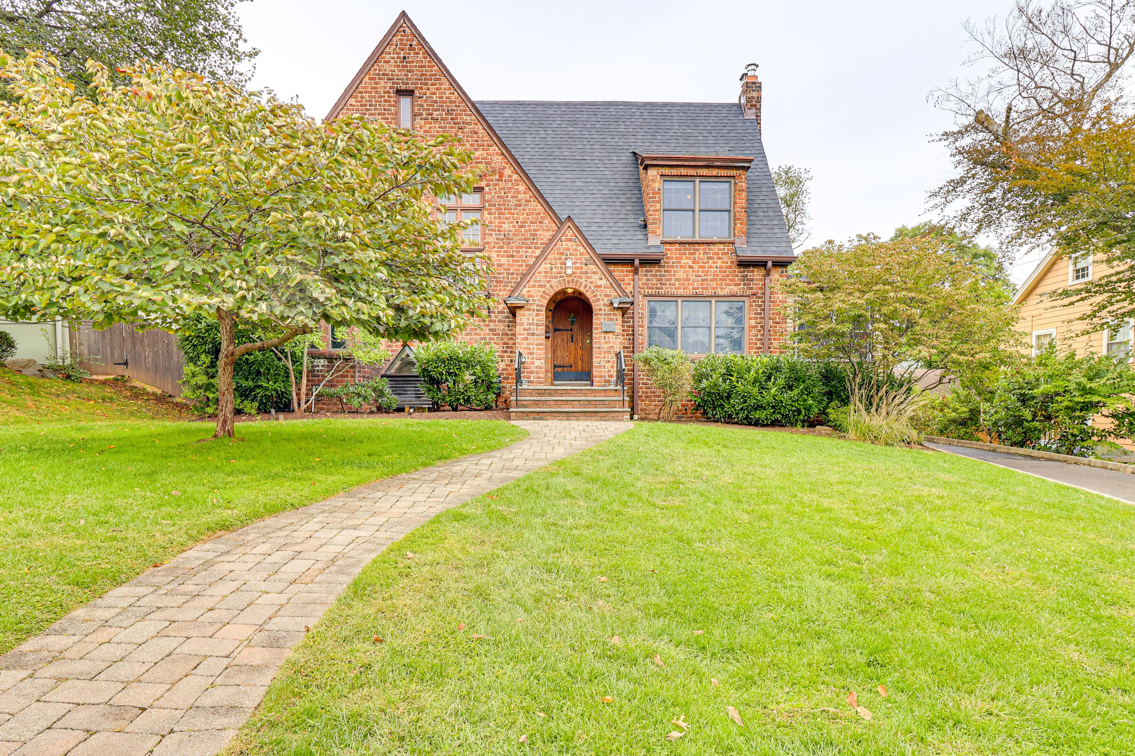 West Orange Vacation Rental | 4BR | 2.5BA | 3,000 Sq Ft | Steps to Access