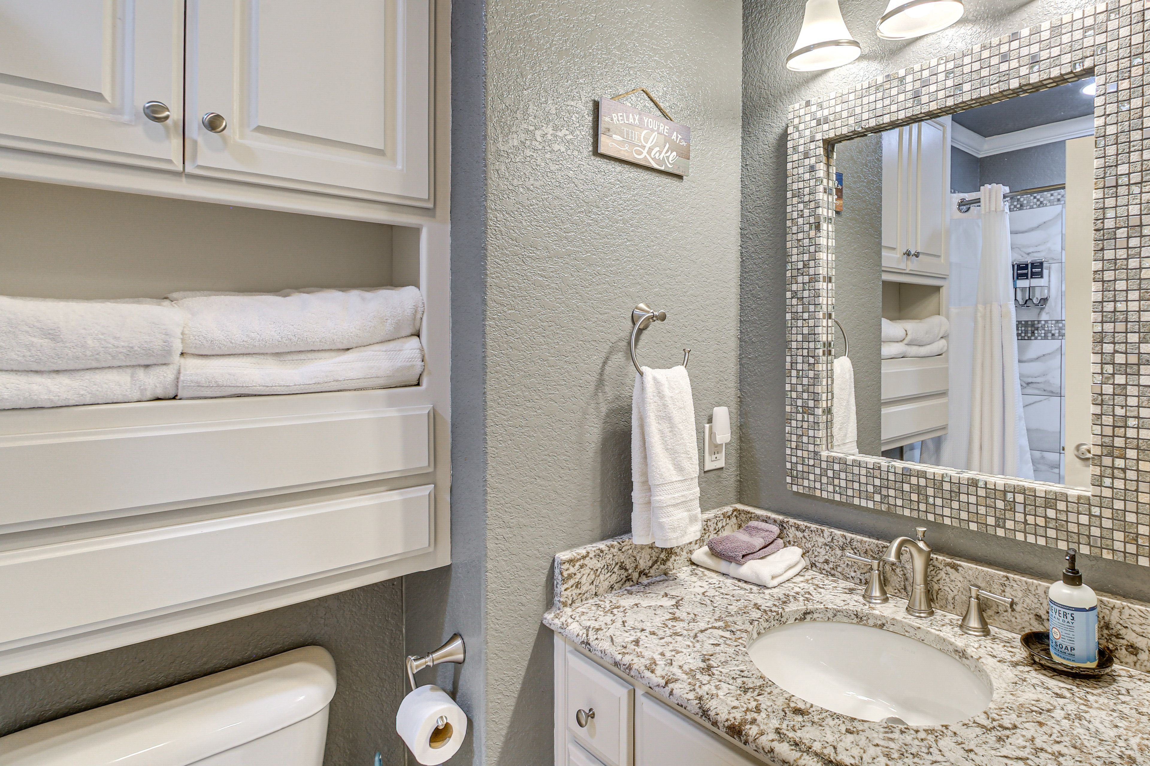 Bathroom | Bathtub | Towels Provided | 2nd Floor