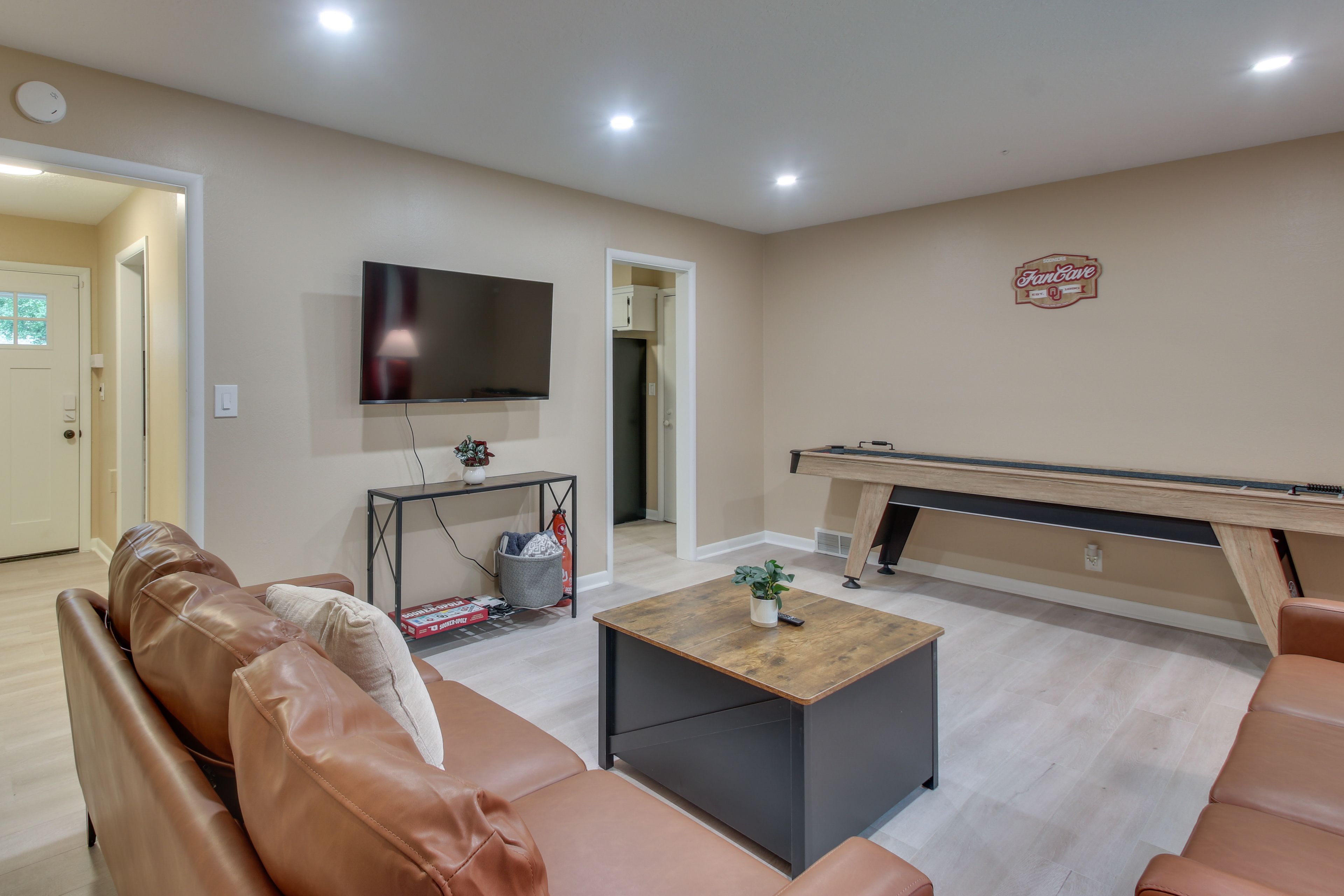 Living Room | Free WiFi | Smart TV