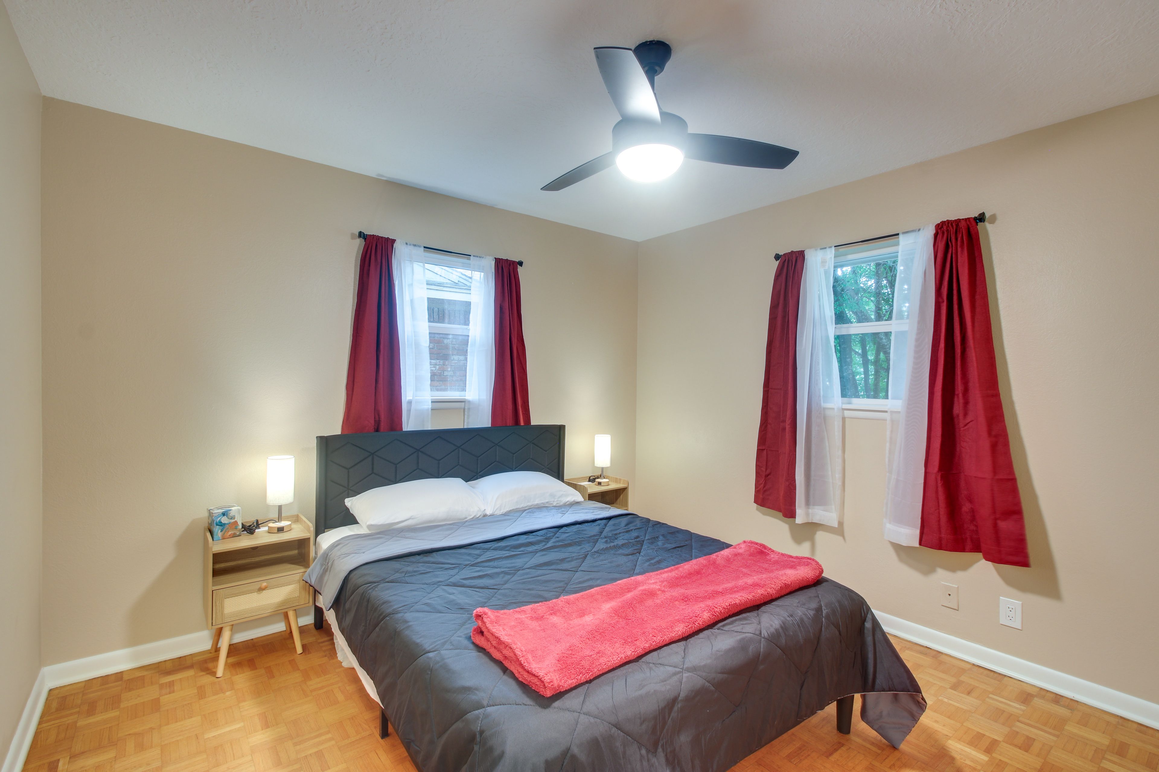 Bedroom 2 | Queen Bed