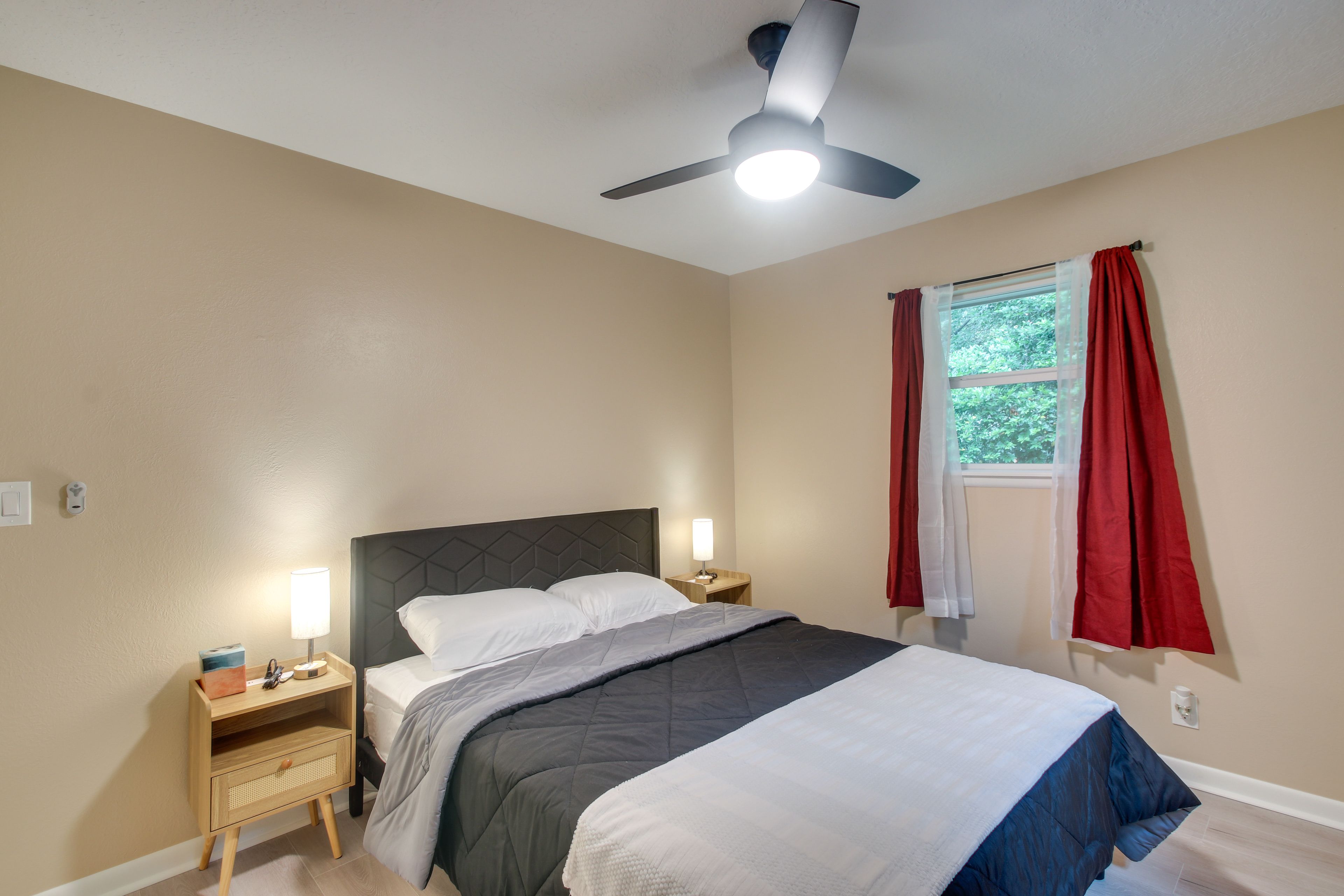 Bedroom 3 | Queen Bed