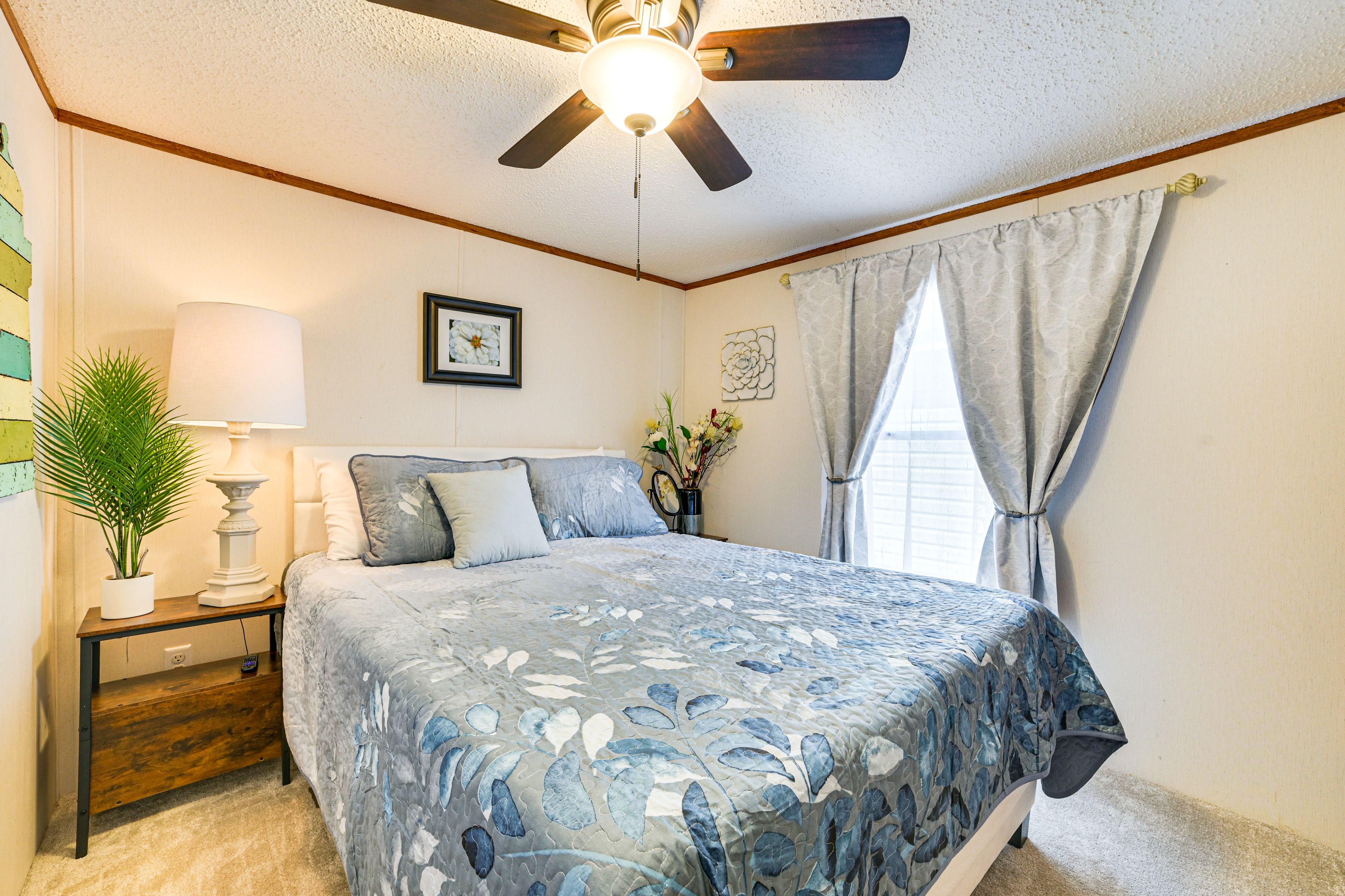 Bedroom 2 | Queen Bed