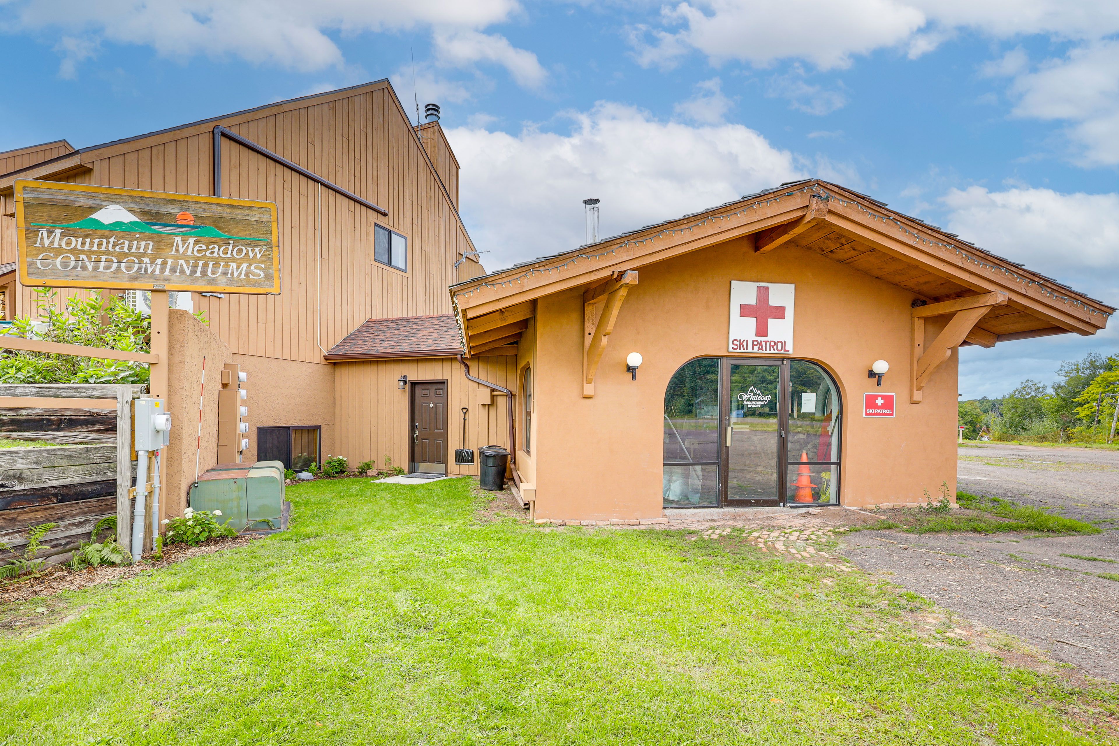 Parking | Unassigned Community Lot