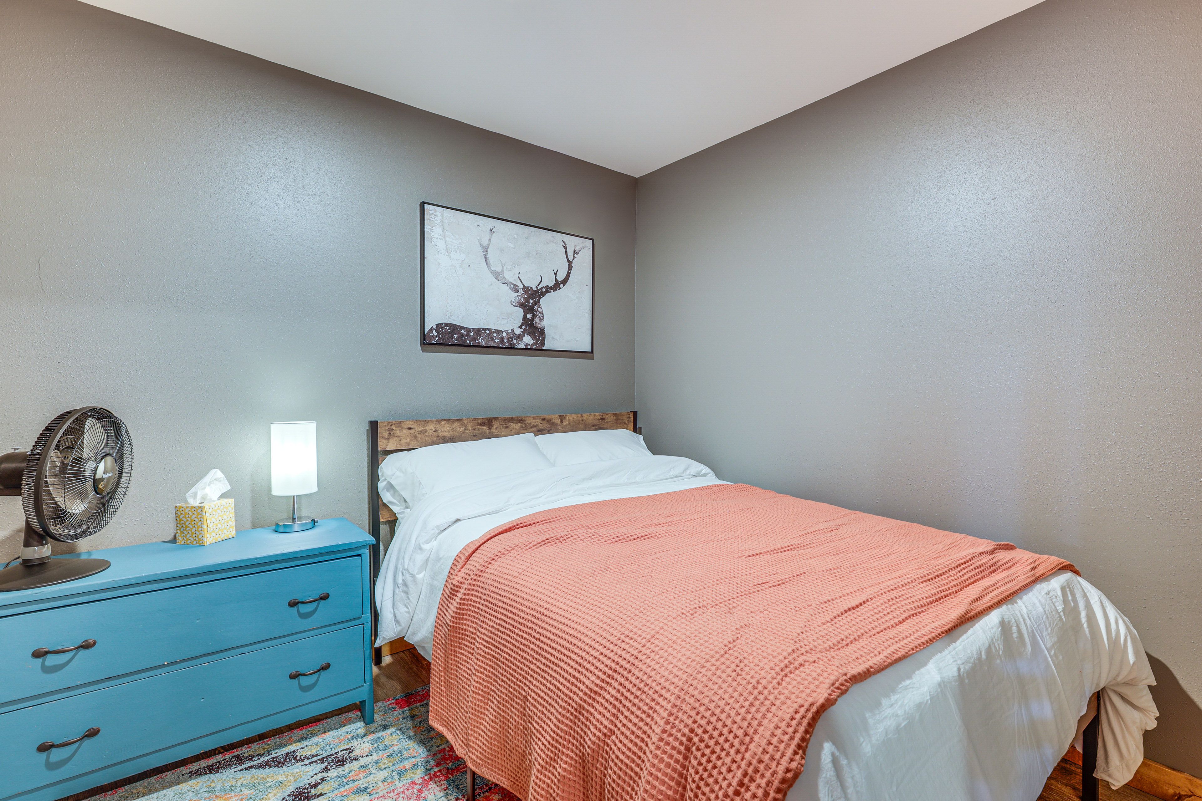 Bedroom 2 | Queen Bed