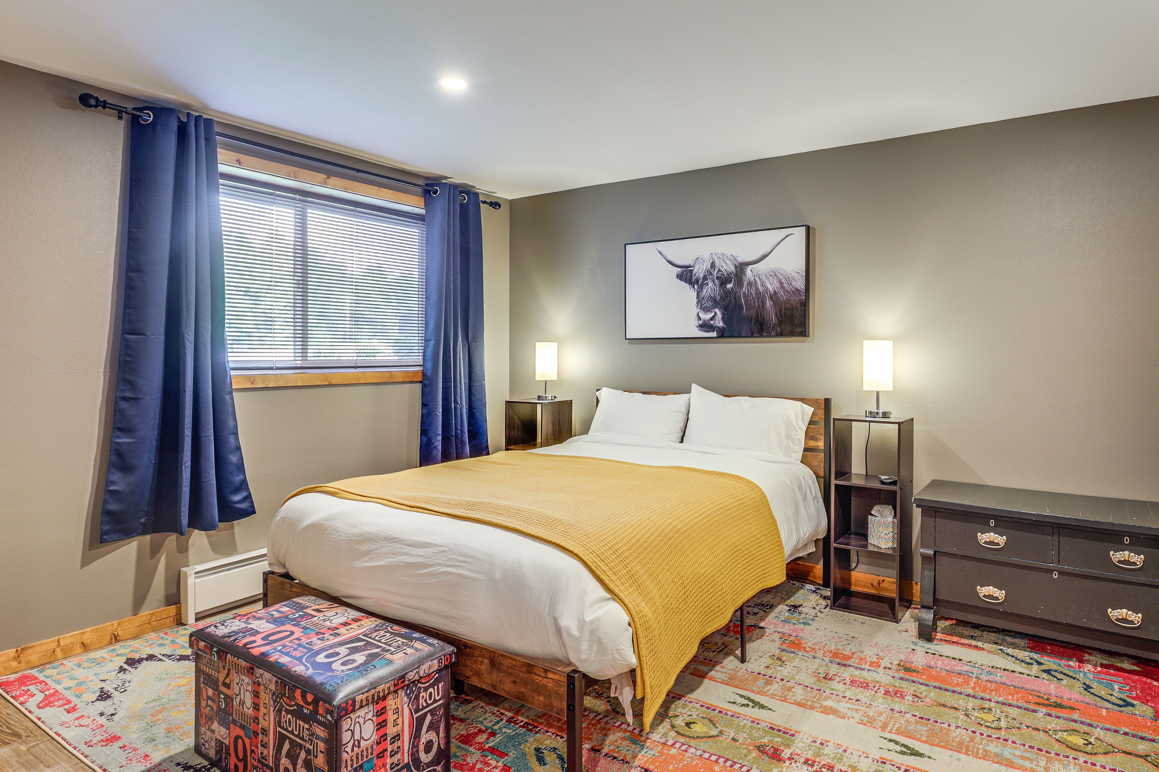 Bedroom 1 | Queen Bed