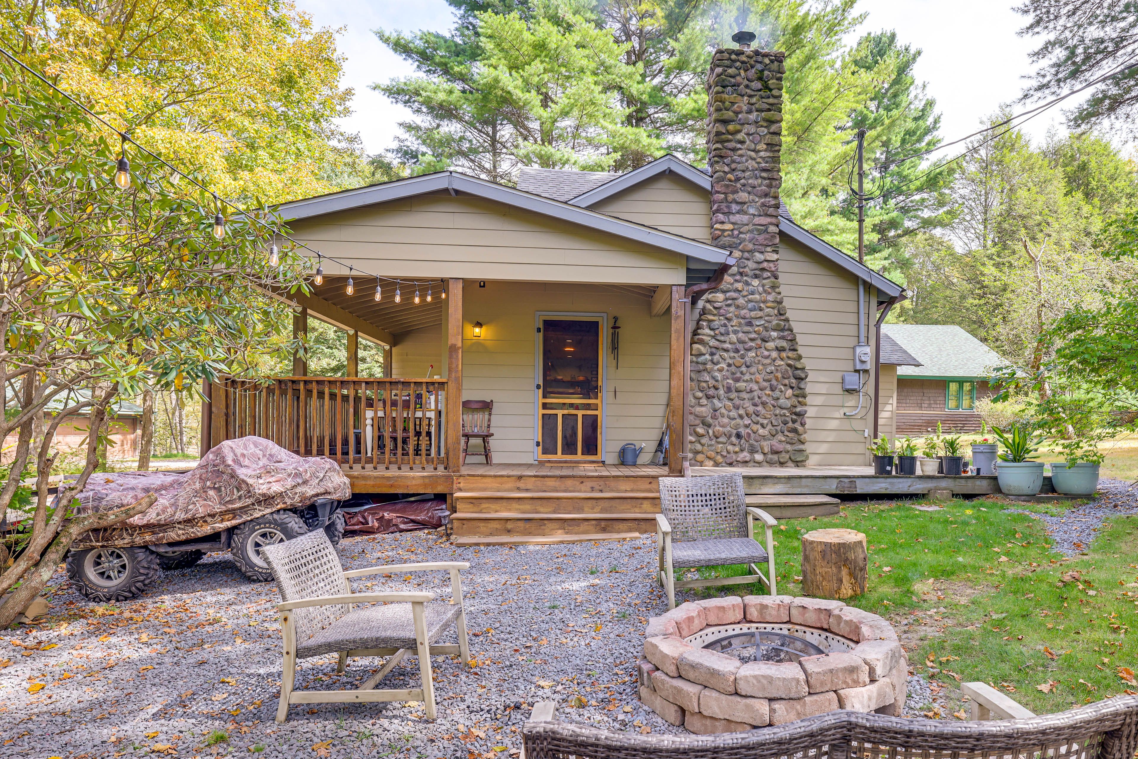 Pocono Pines Vacation Rental | 3BR | 2.5BA | 3 Steps Required | 1,500 Sq Ft