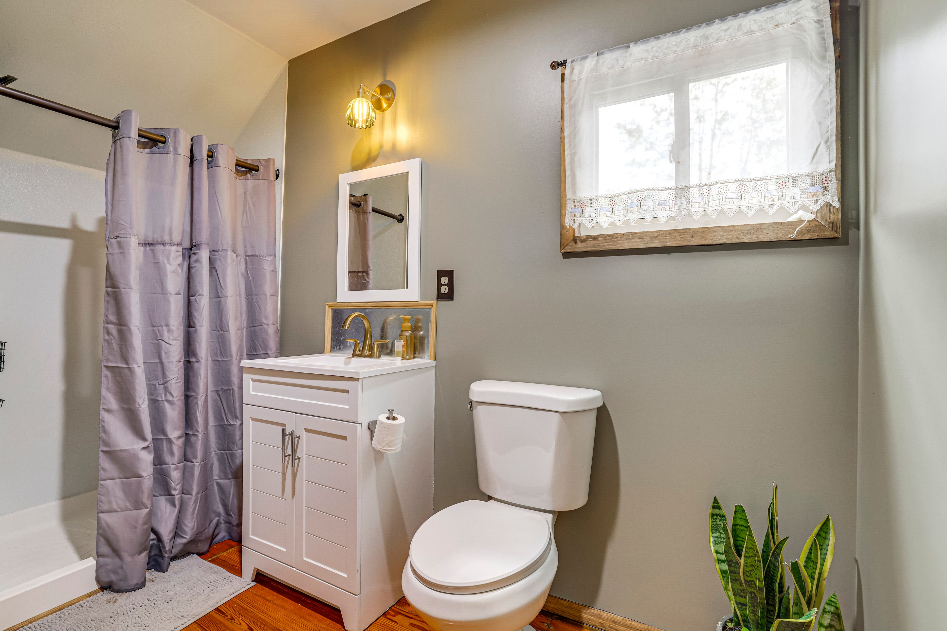 En-Suite Bathroom | 2nd Floor