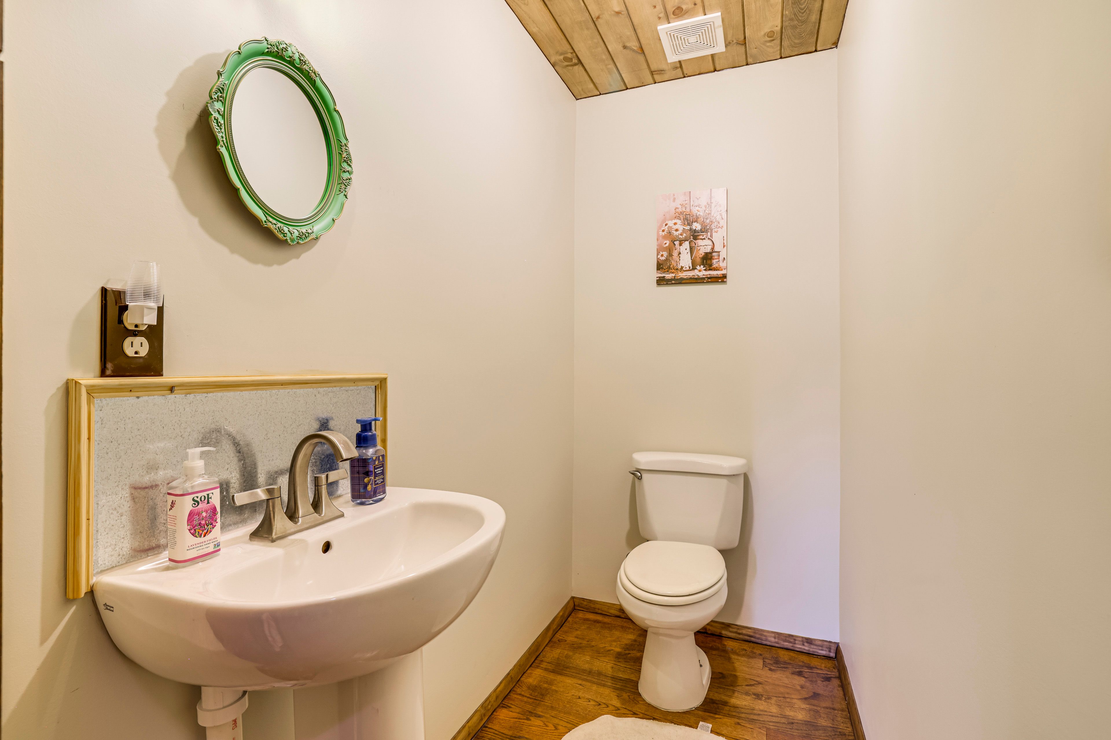 Half Bathroom | 1st Floor